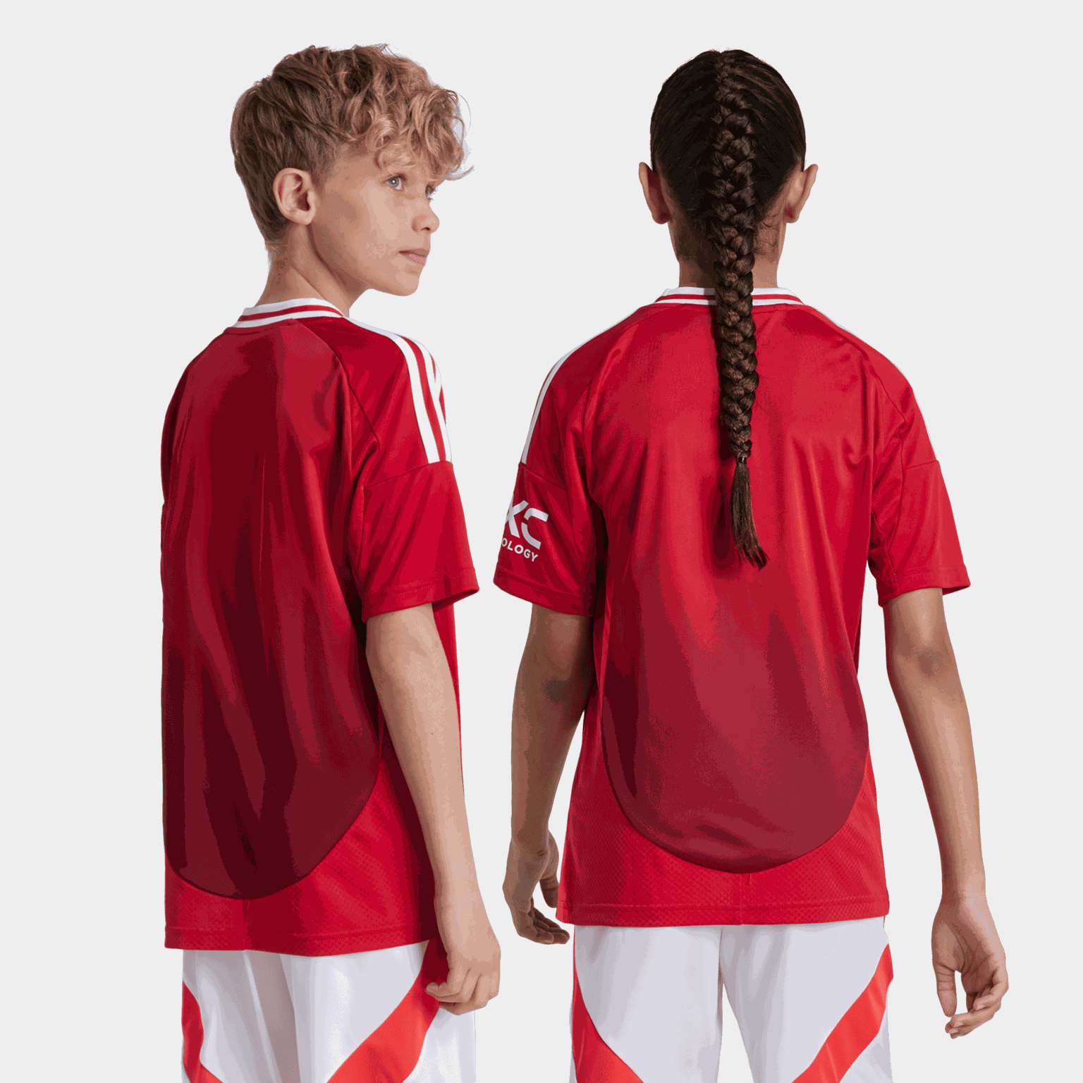  Domácí dres Manchesteru United 2024/25, dětský fotbalový dres - červený