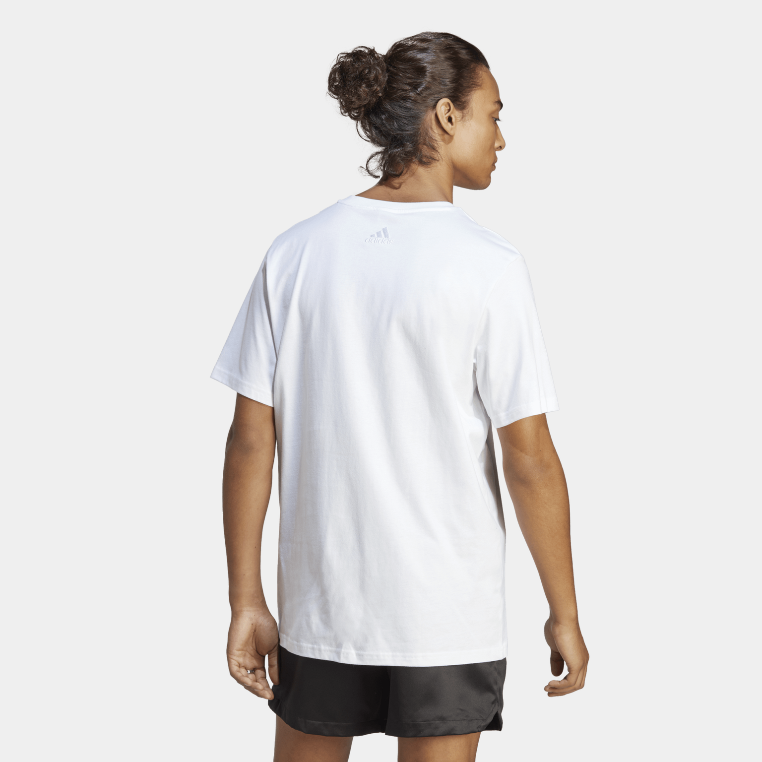  Eenvoudig, gebreid, wit T-shirt voor heren met groot logo.