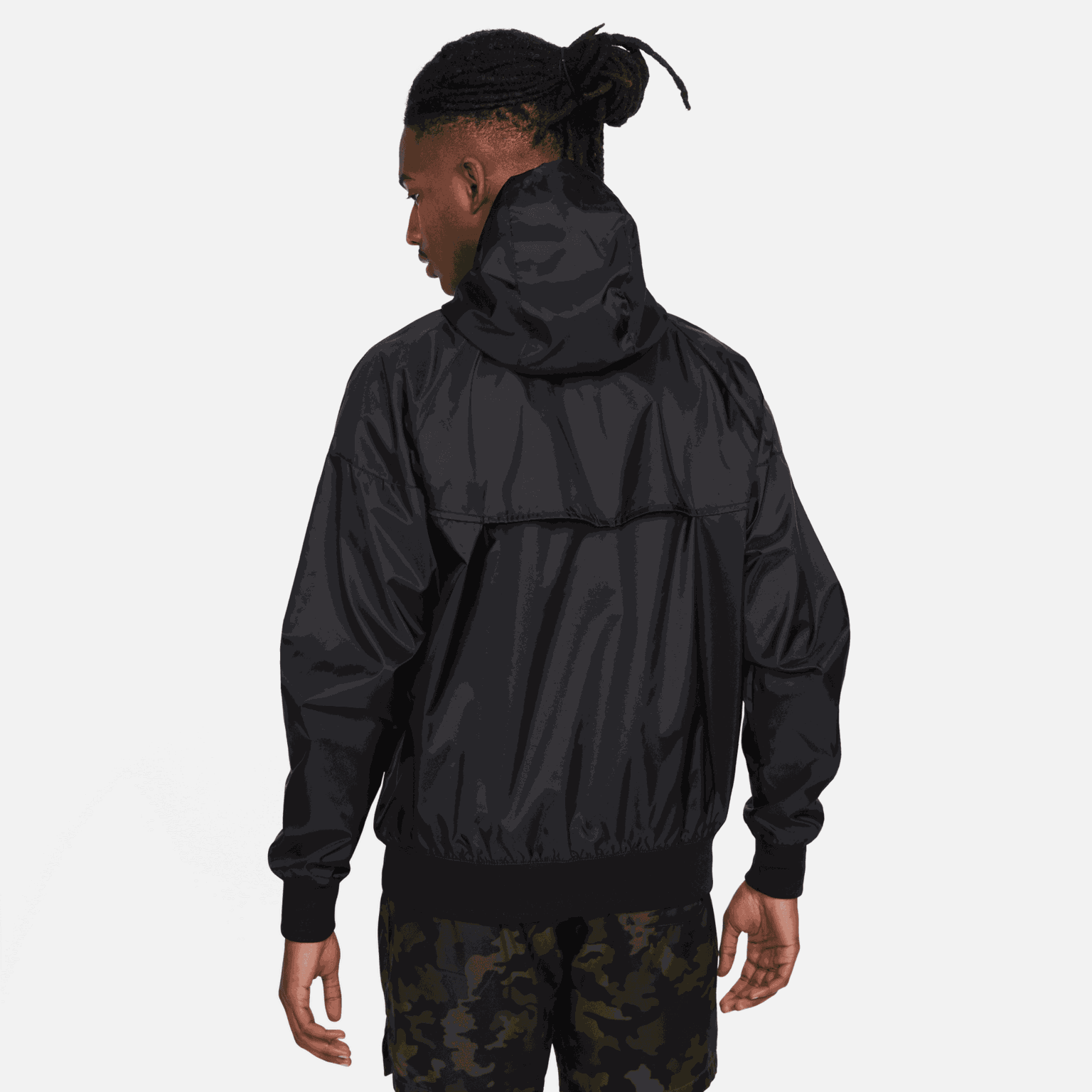 Pánská větrovka s kapucí od značky Sportswear.