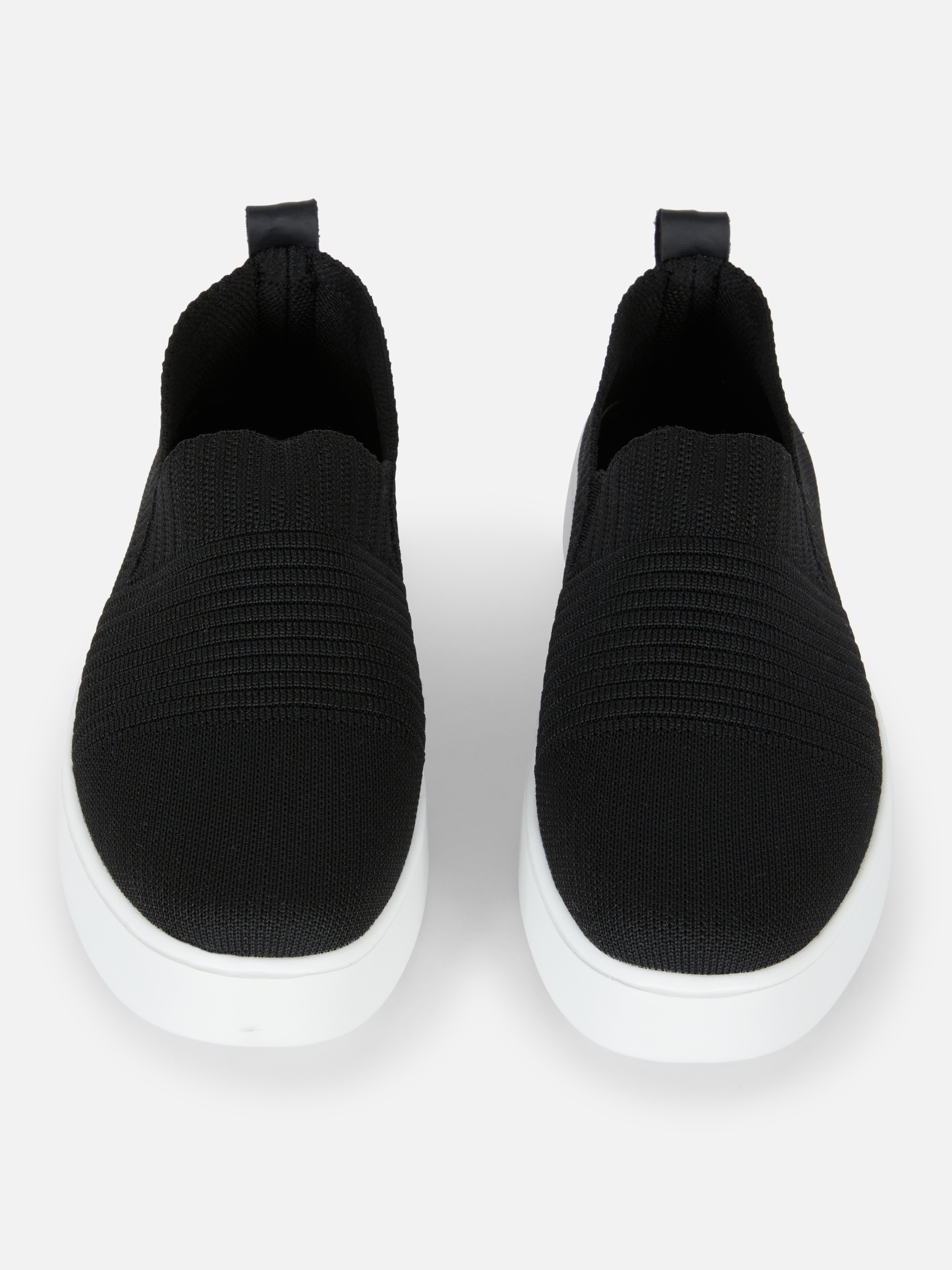 Teniși tricotați cu nervuri. Îmbunătățește-ți look-ul cu acești pantofi sport texturați!