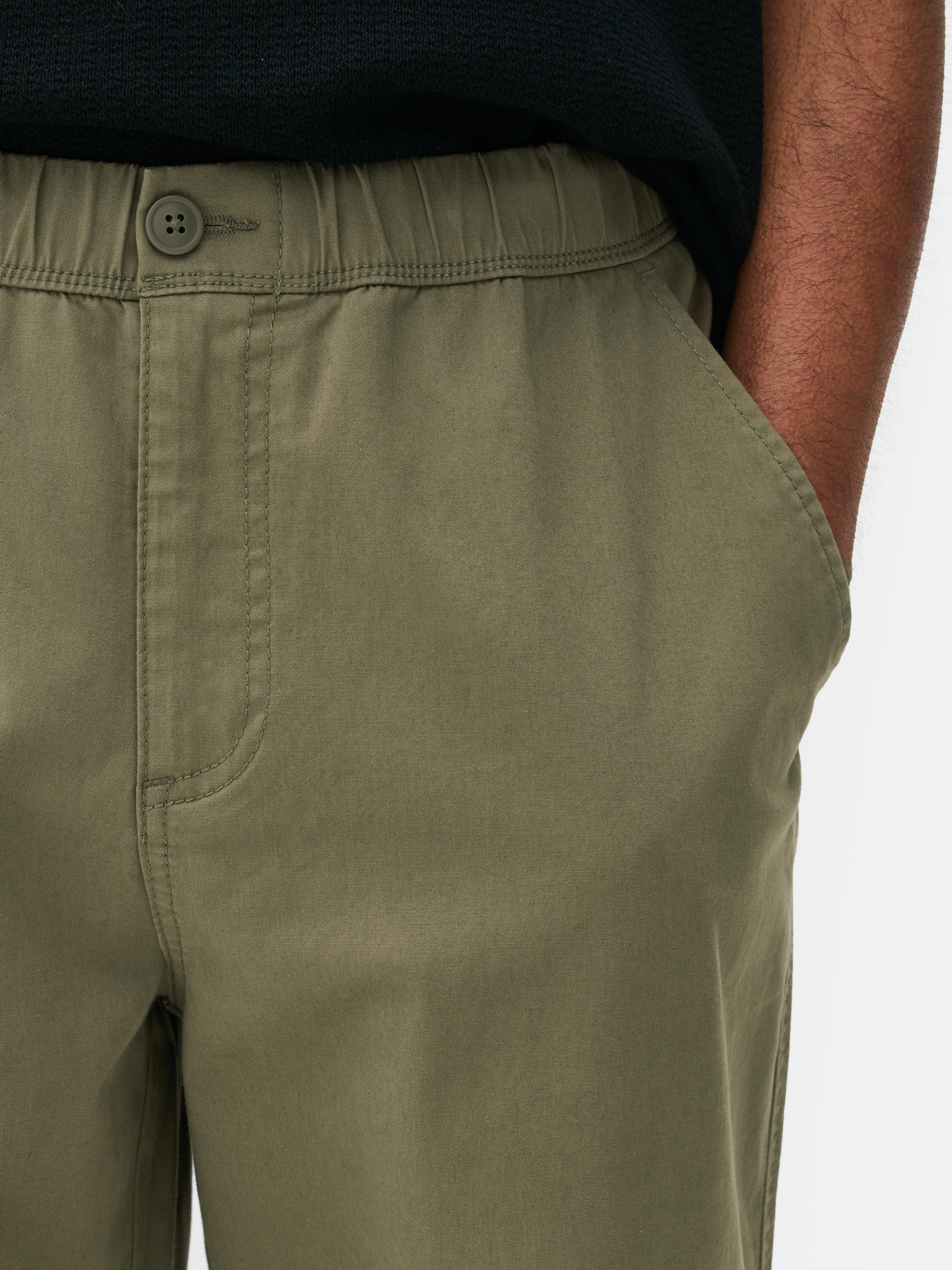 Pantaloni cu talie elastică. Acești pantaloni eleganți cu talie elastică sunt extrem de confortabili și se potrivesc perfect.