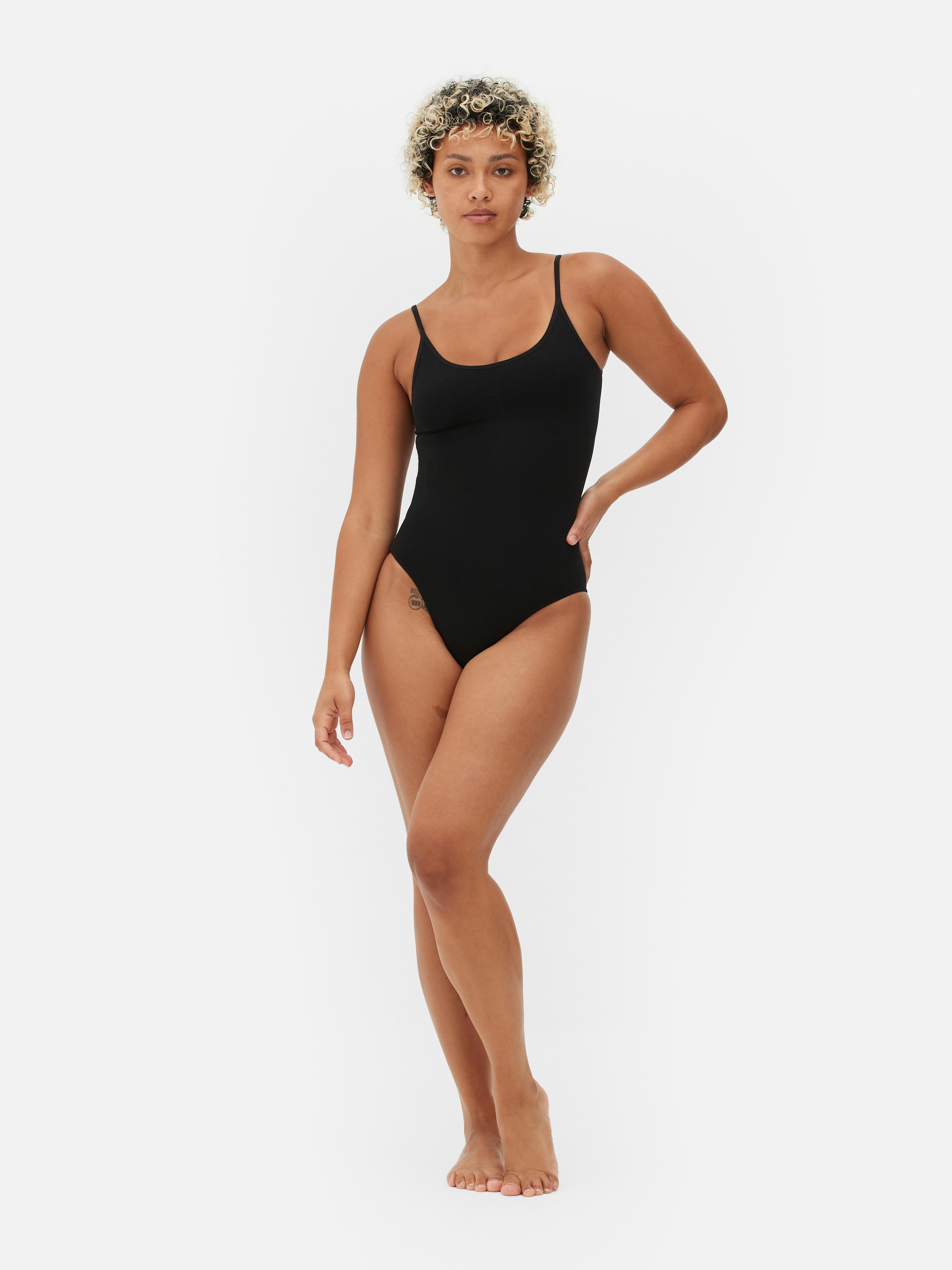 Body modelator fără cusături Un body modelator fără cusături, cu bretele reglabile și decolteu în U