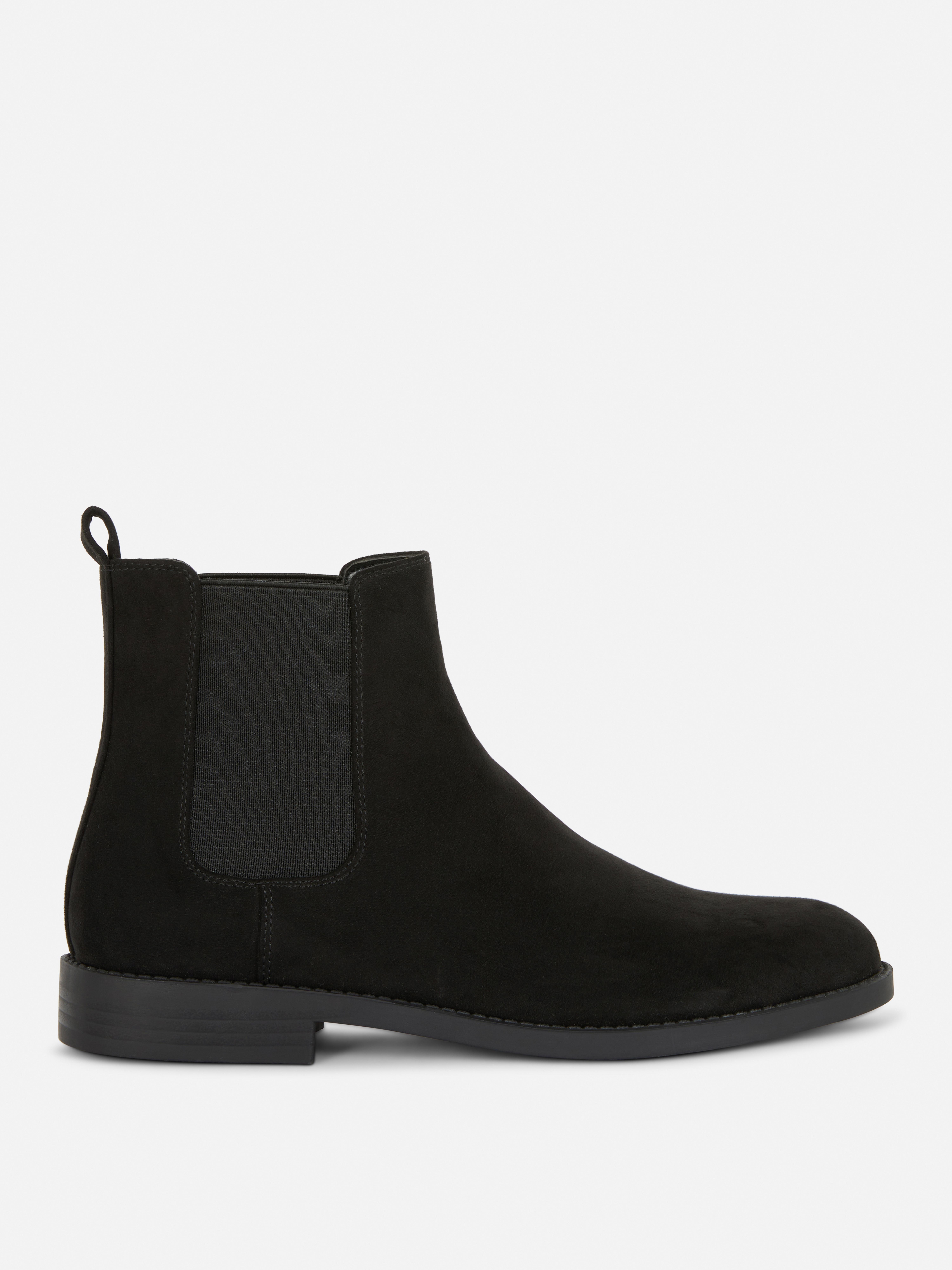 Wildleder-Ankle-Boots – Ein Paar klassische Wildleder-Ankle-Boots für Ihre Sammlung