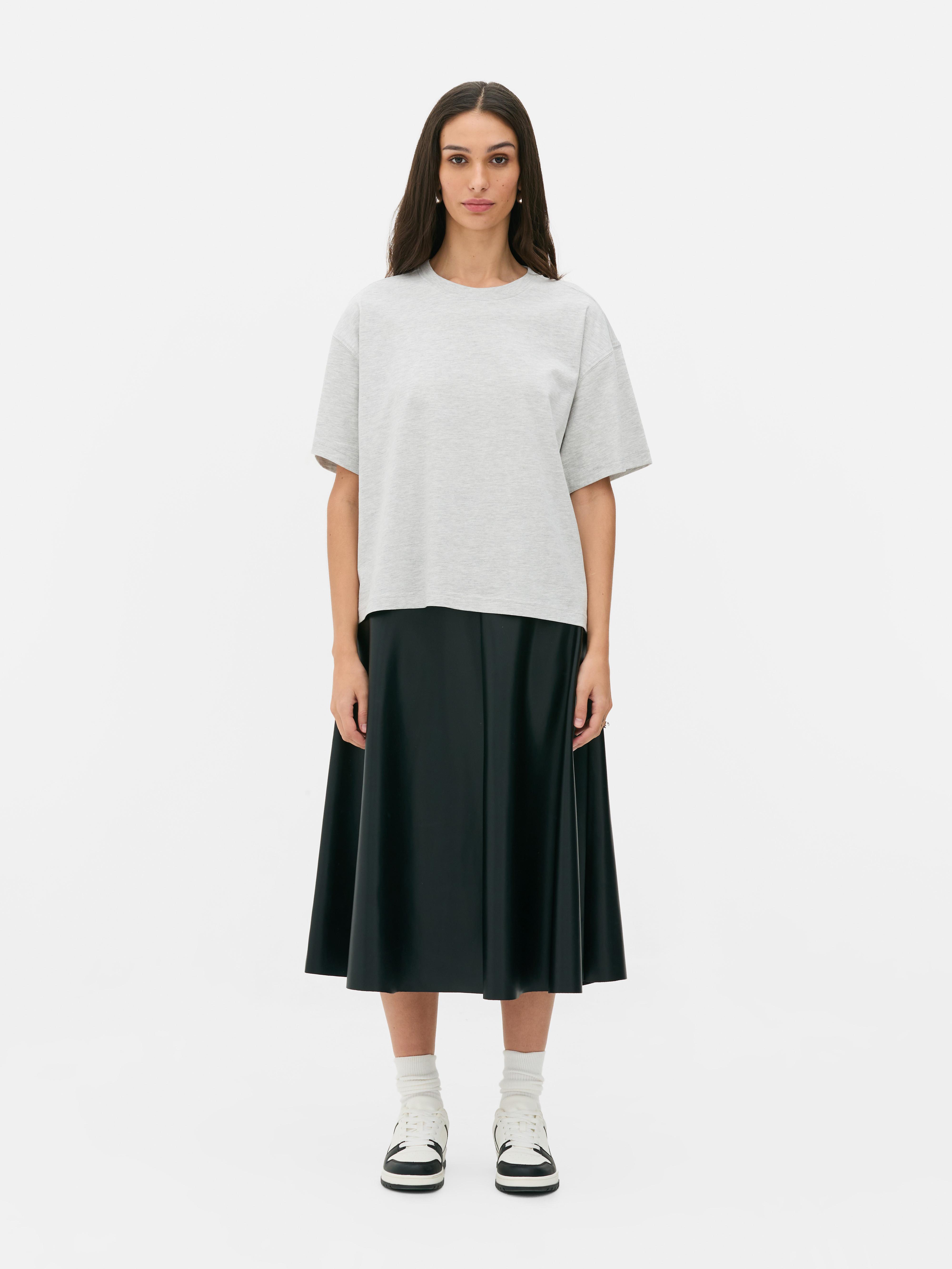 Ριχτό oversized μπλουζάκι Αυτό το φαρδύ oversized μπλουζάκι είναι απαραίτητο για το στυλ σας.