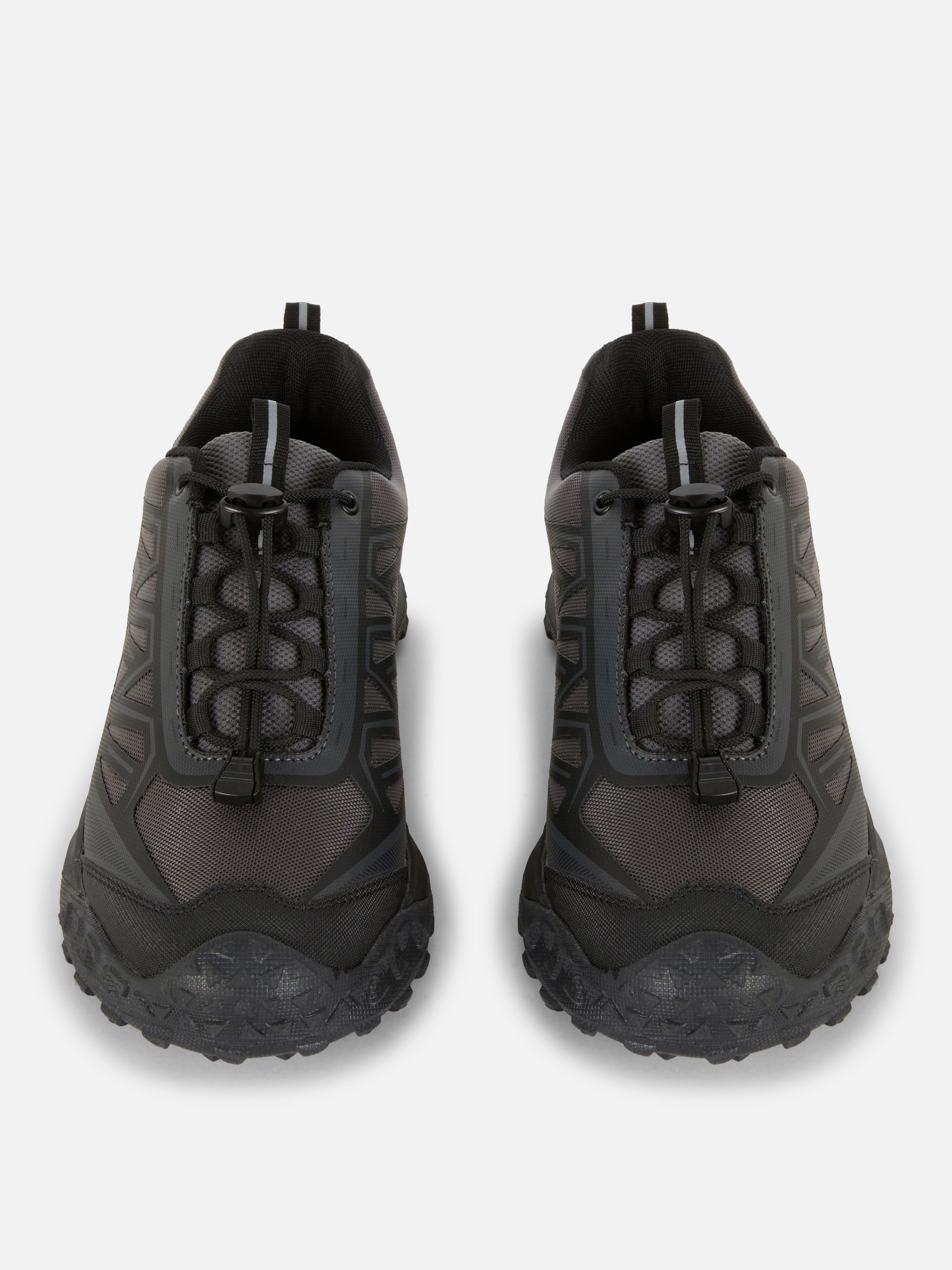 Teniși sport cu inserții Teniși sport low-top cu inserții și șireturi cu opritoare din șnur