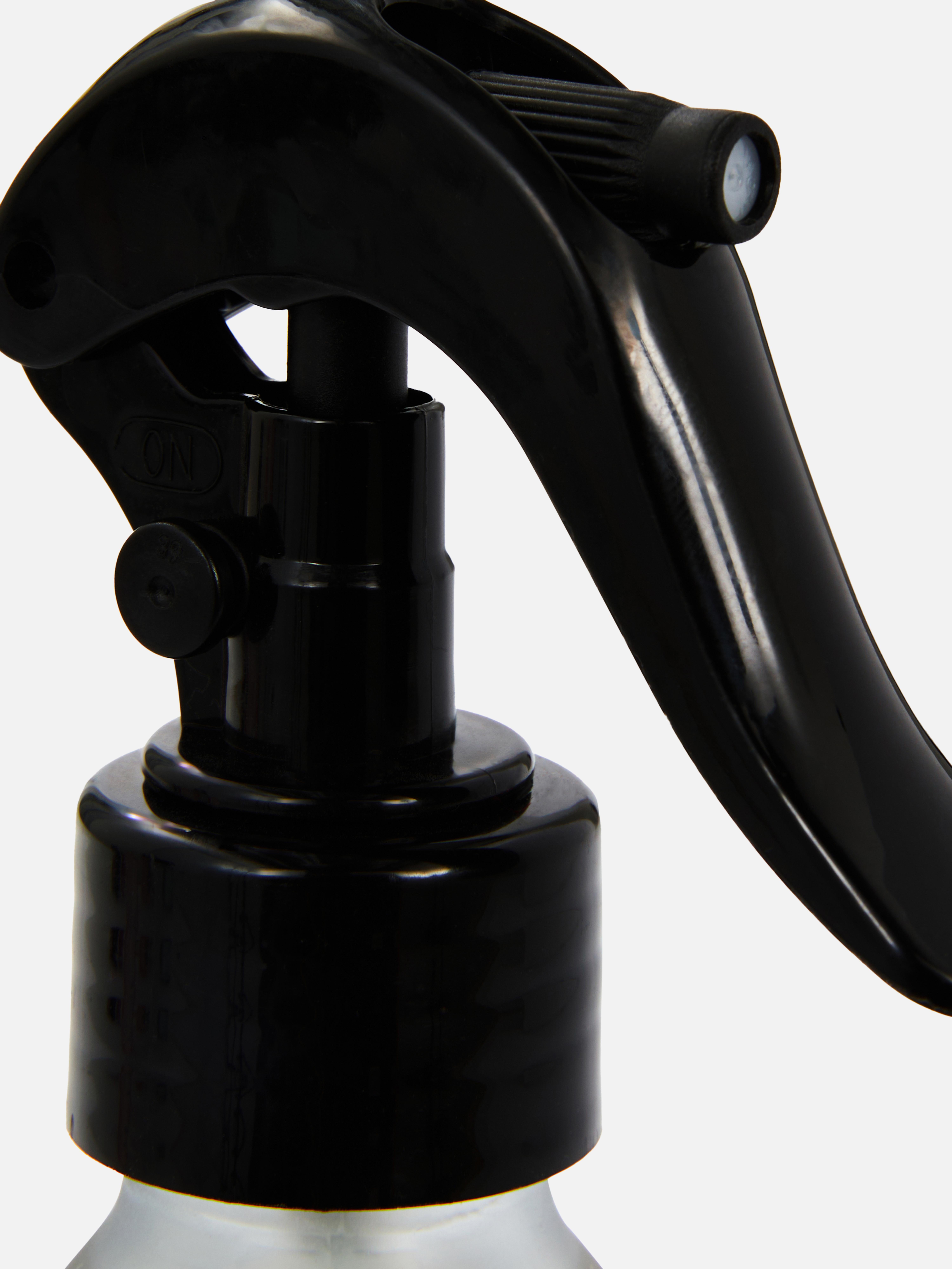 Spray parfumat pentru țesături. Oferă-le țesăturilor tale un miros plăcut cu spray-ul nostru parfumat pentru țesături.