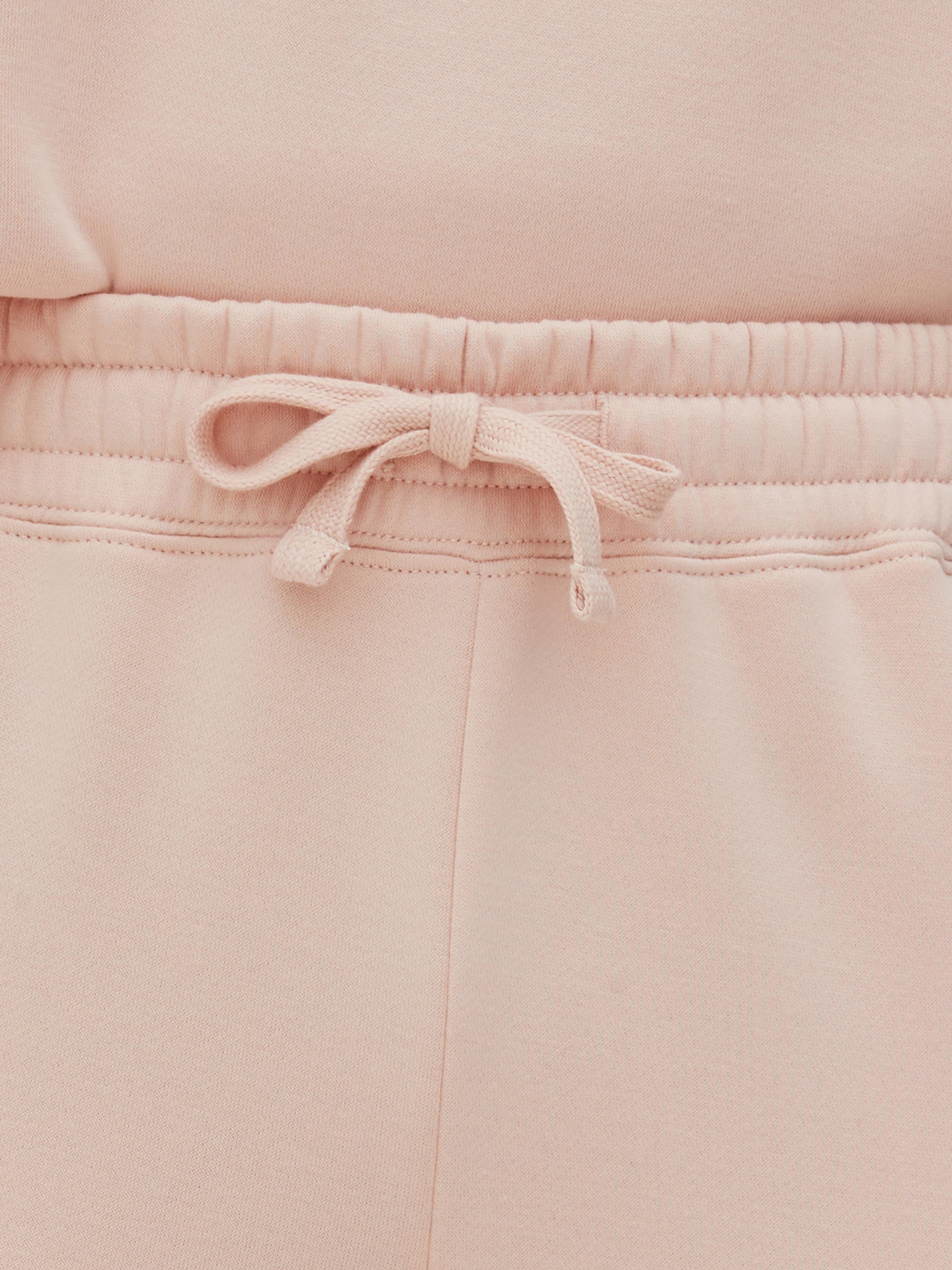 Pantaloni de jogging simpli cu croială regulată. Acești pantaloni de jogging cu manșete până la gleznă sunt indispensabili în garderoba ta casual.