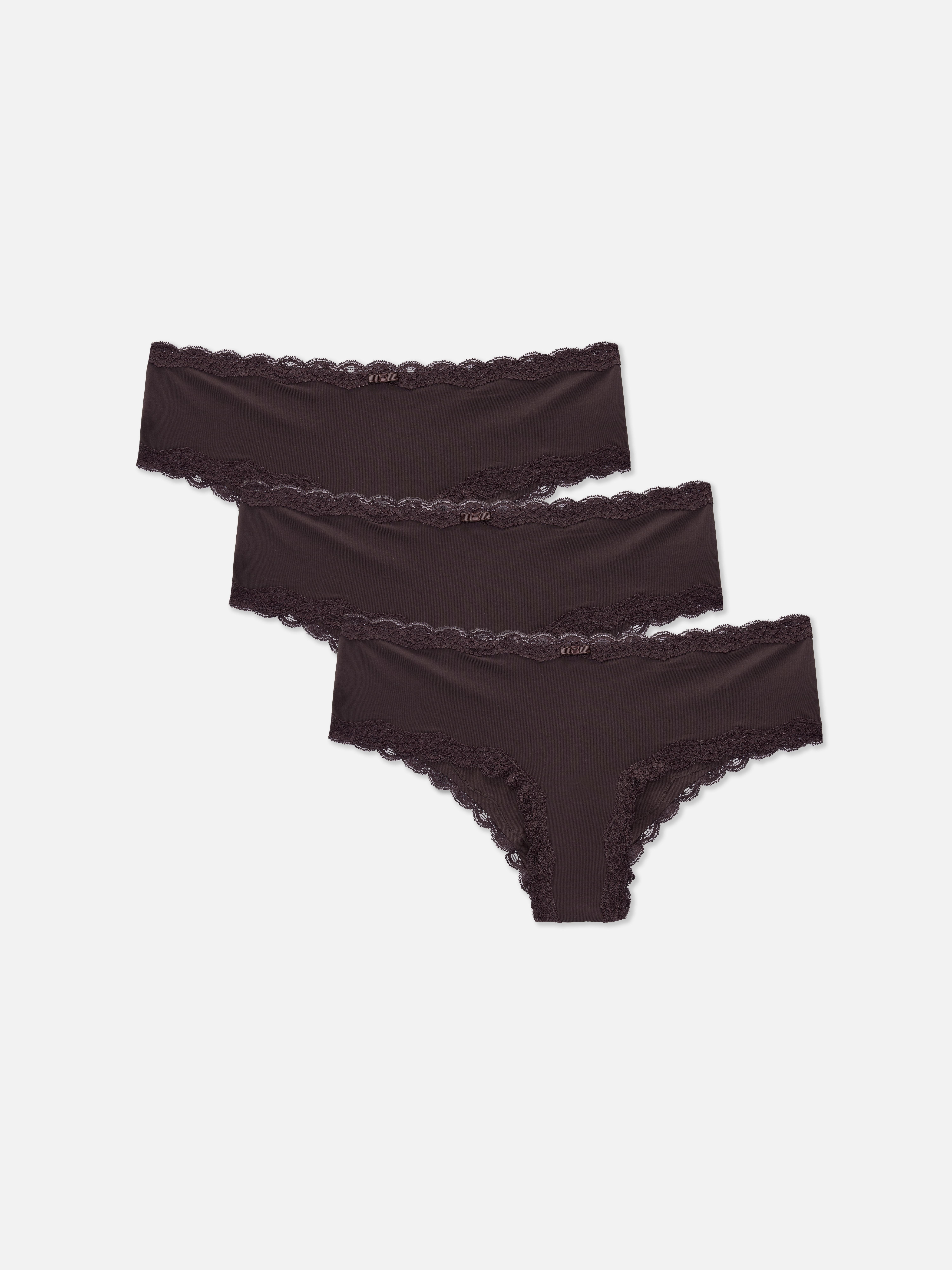 Culottes hipster à bordure en dentelle, lot de 3. Trois culottes hipster confortables ornées de magnifiques bordures en dentelle.