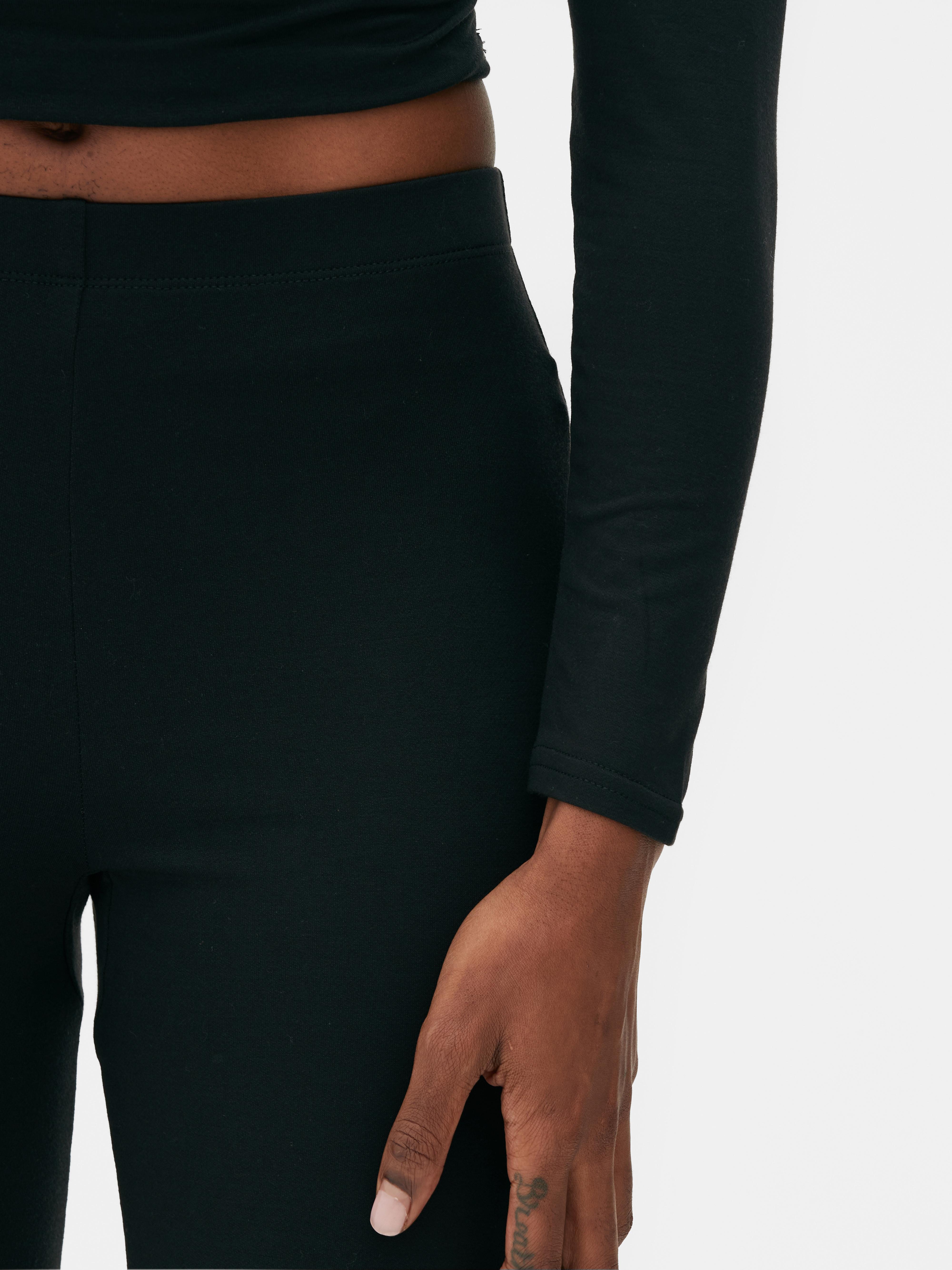 Thermoleggings mit Bündchen an den Knöcheln. Ihre Lieblingsleggings, aber mit einem Upgrade für kaltes Wetter.
