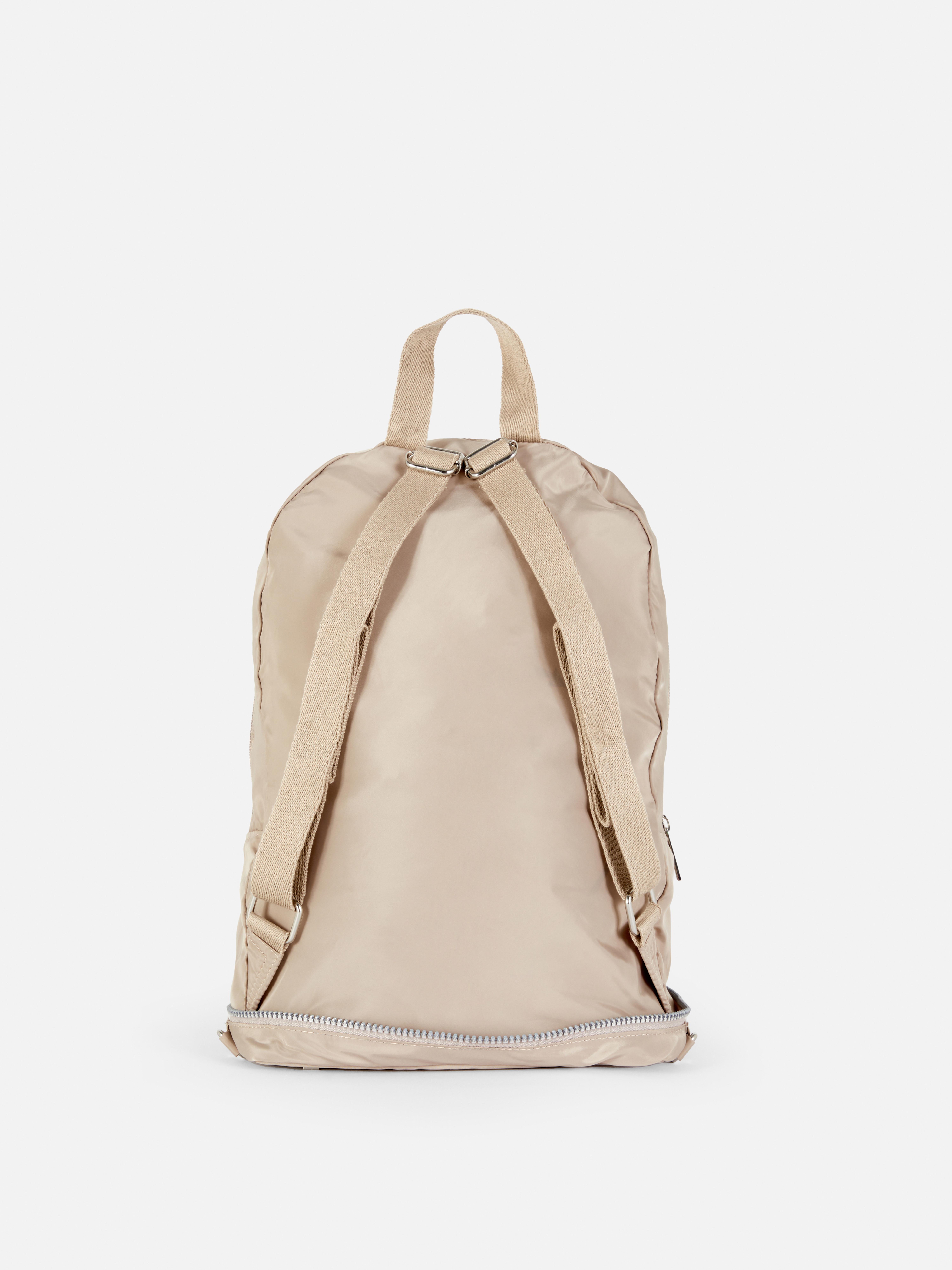 Geantă căptușită două într-unul. Un rucsac și o geantă crossbody într-o singură geantă elegantă.