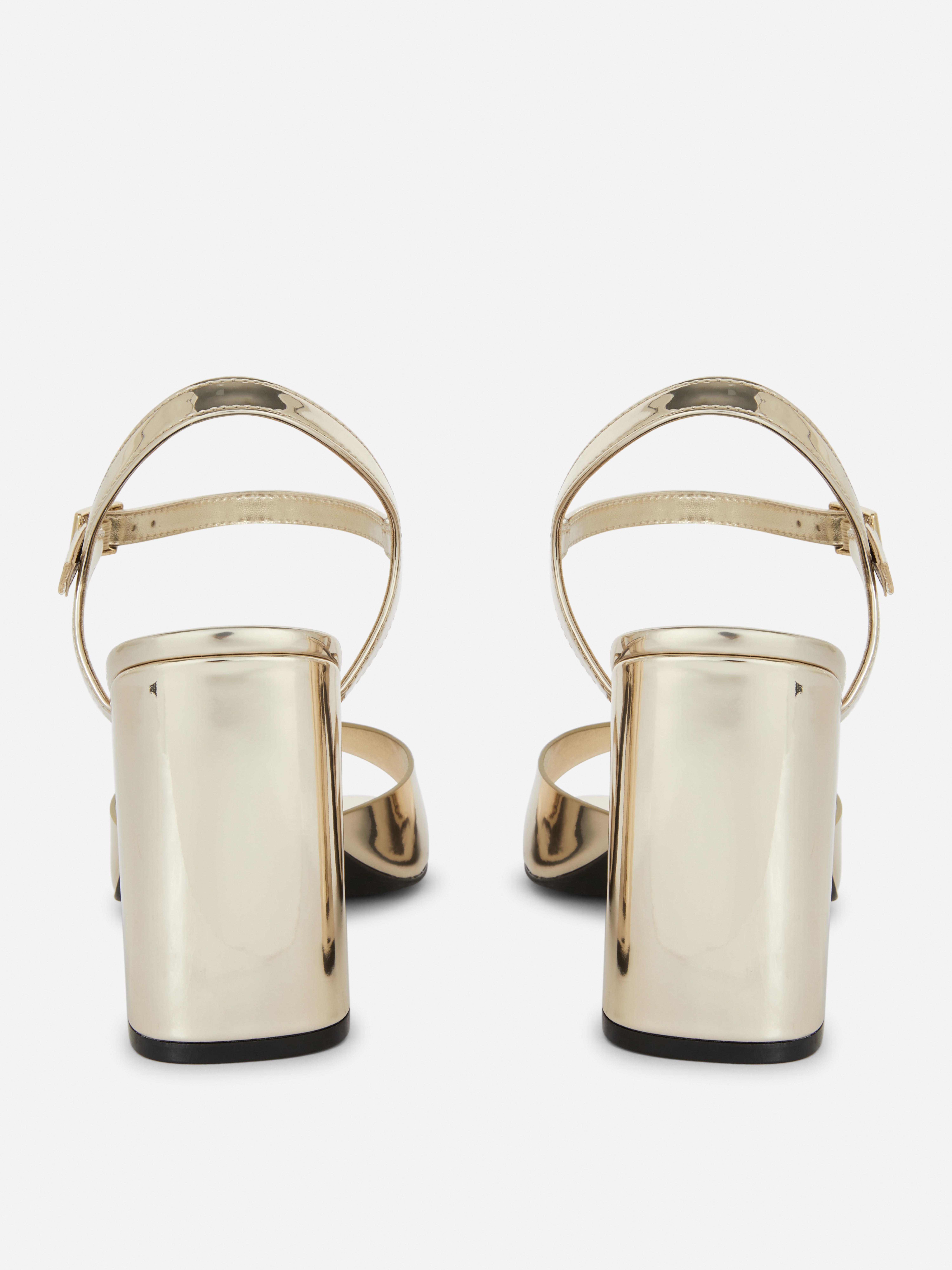Pantofi cu toc lat, cu toc bloc și barete. Aceste sandale elegante cu toc sunt perfecte pentru orice ocazie.