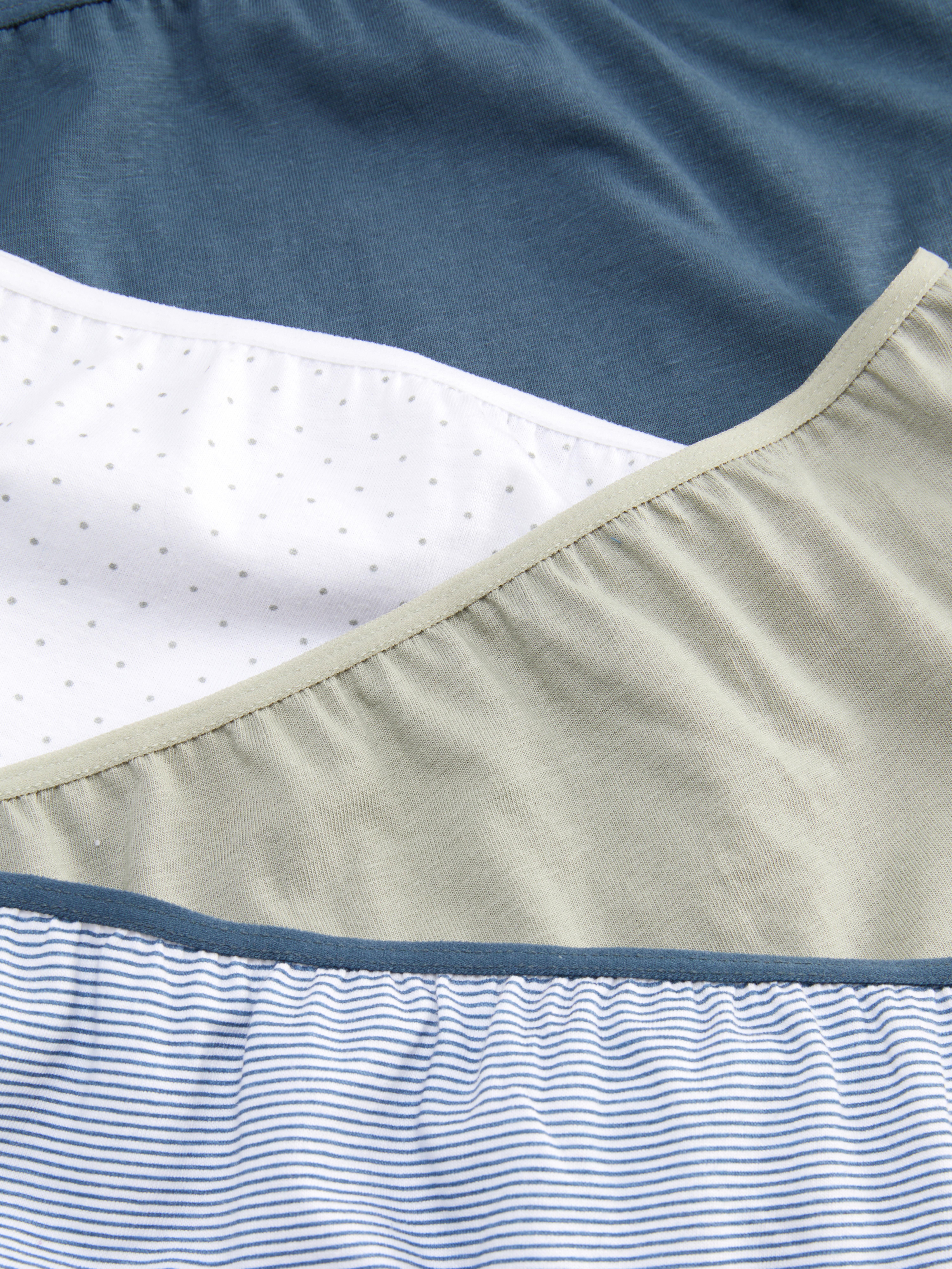 Slips mit vollständiger Abdeckung für den täglichen Gebrauch, 4er-Set. Genießen Sie täglichen Komfort mit unseren vier hochgeschnittenen Slips.