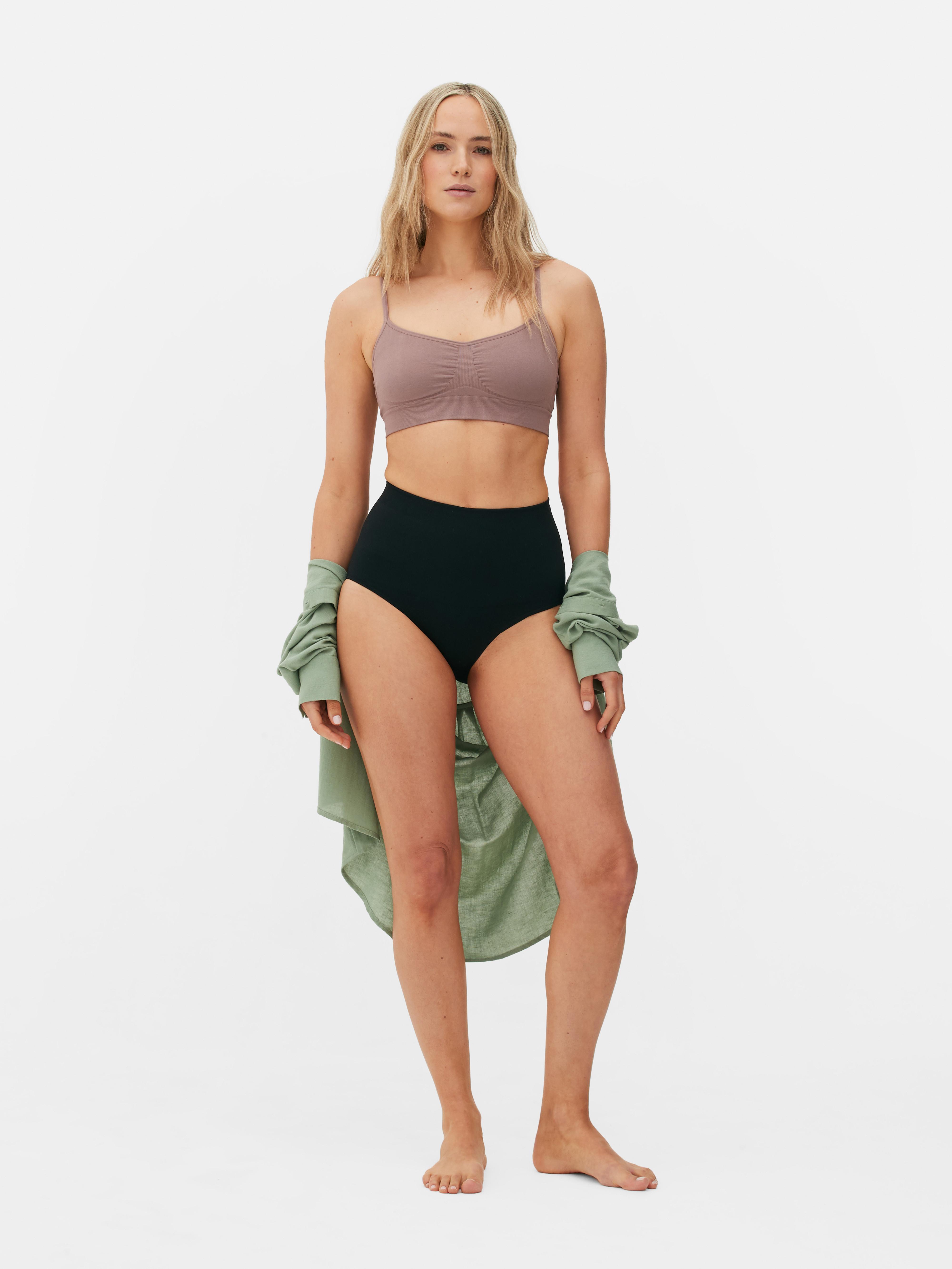 Slip modellanti a vita alta senza cuciture. Crea una silhouette impeccabile con questi slip modellanti a vita medio-alta.