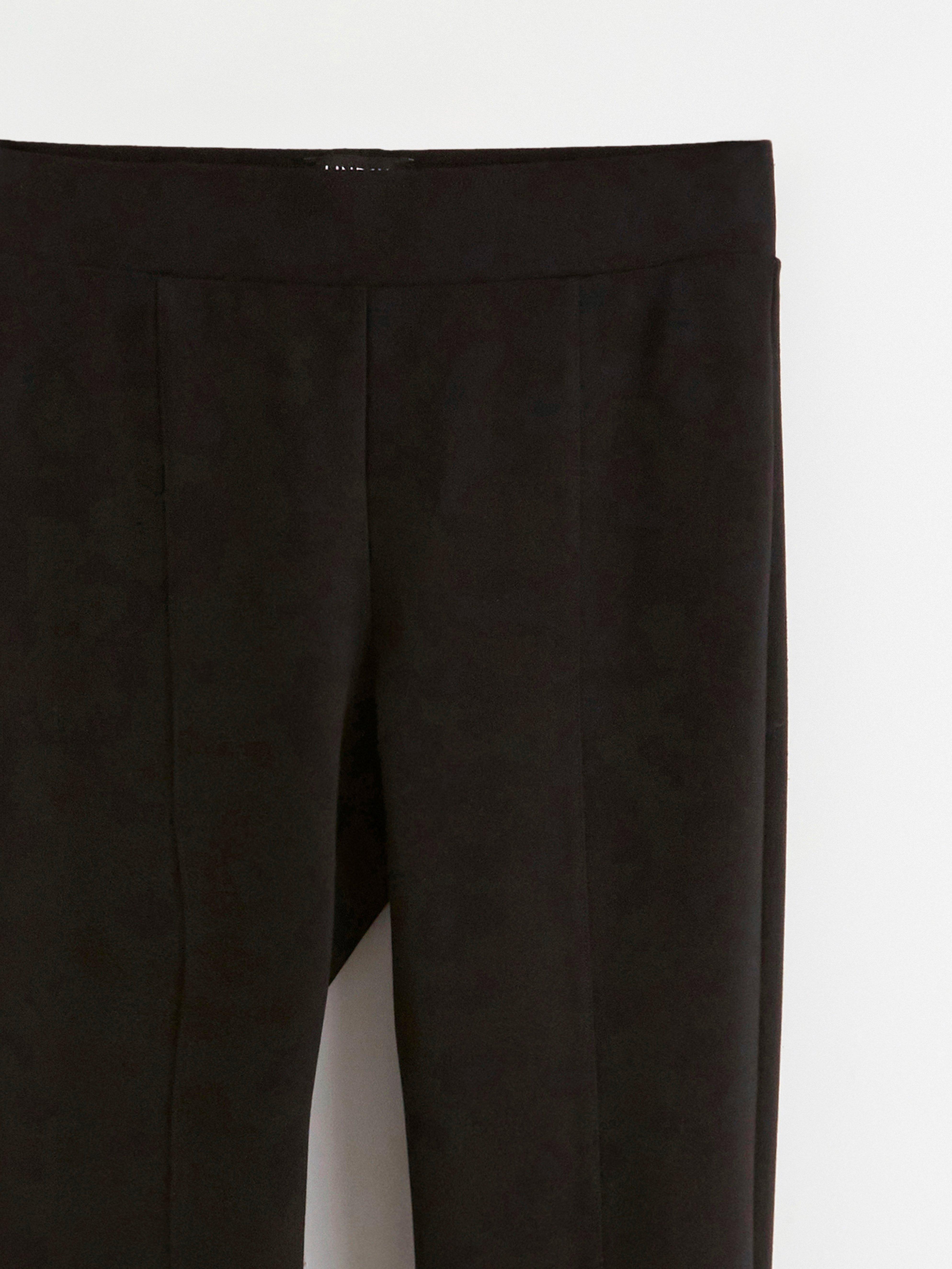 Calça Punto com pernas largas, preta.