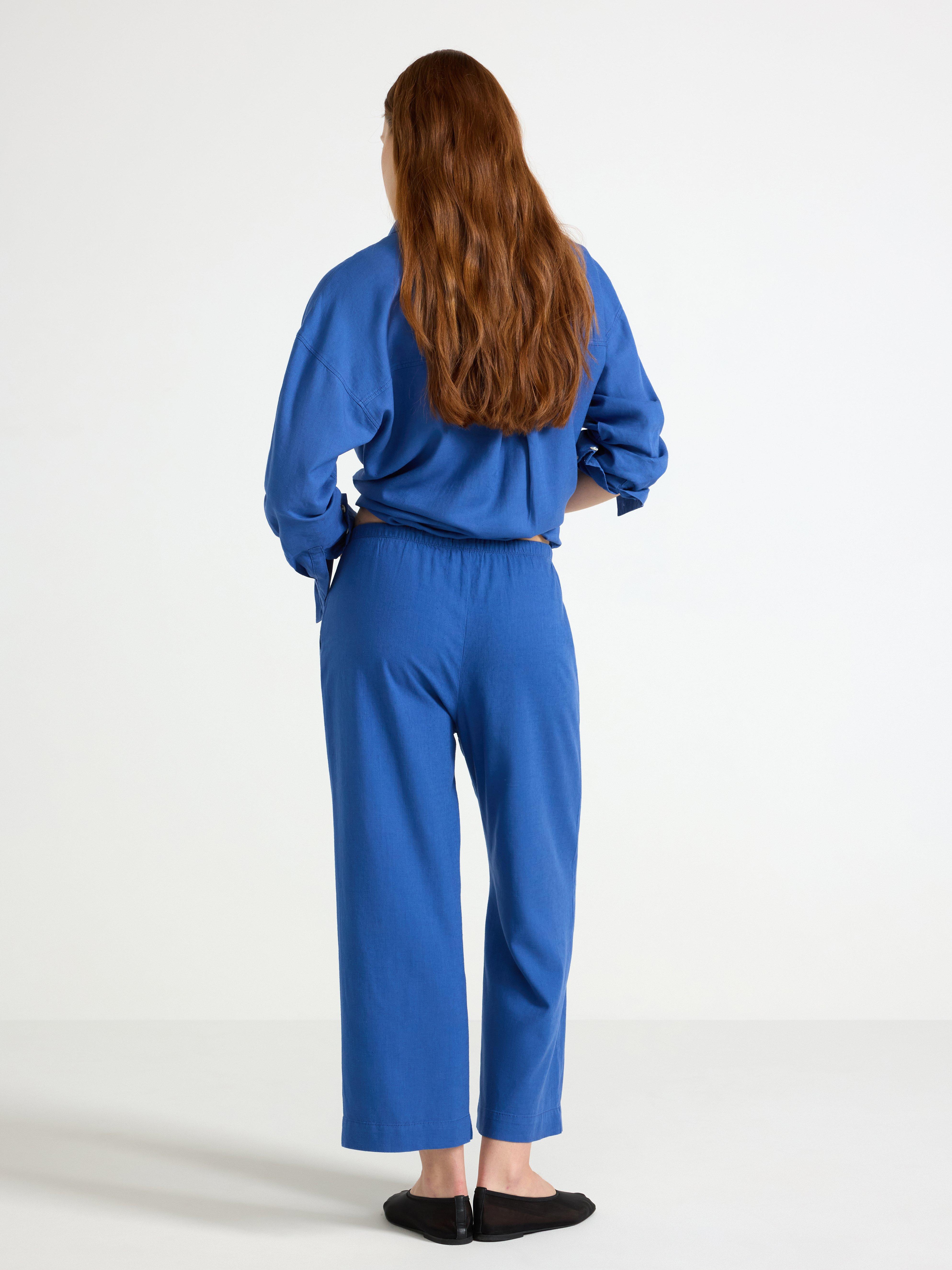BELLA raka croppade byxor i linneblandning Blue