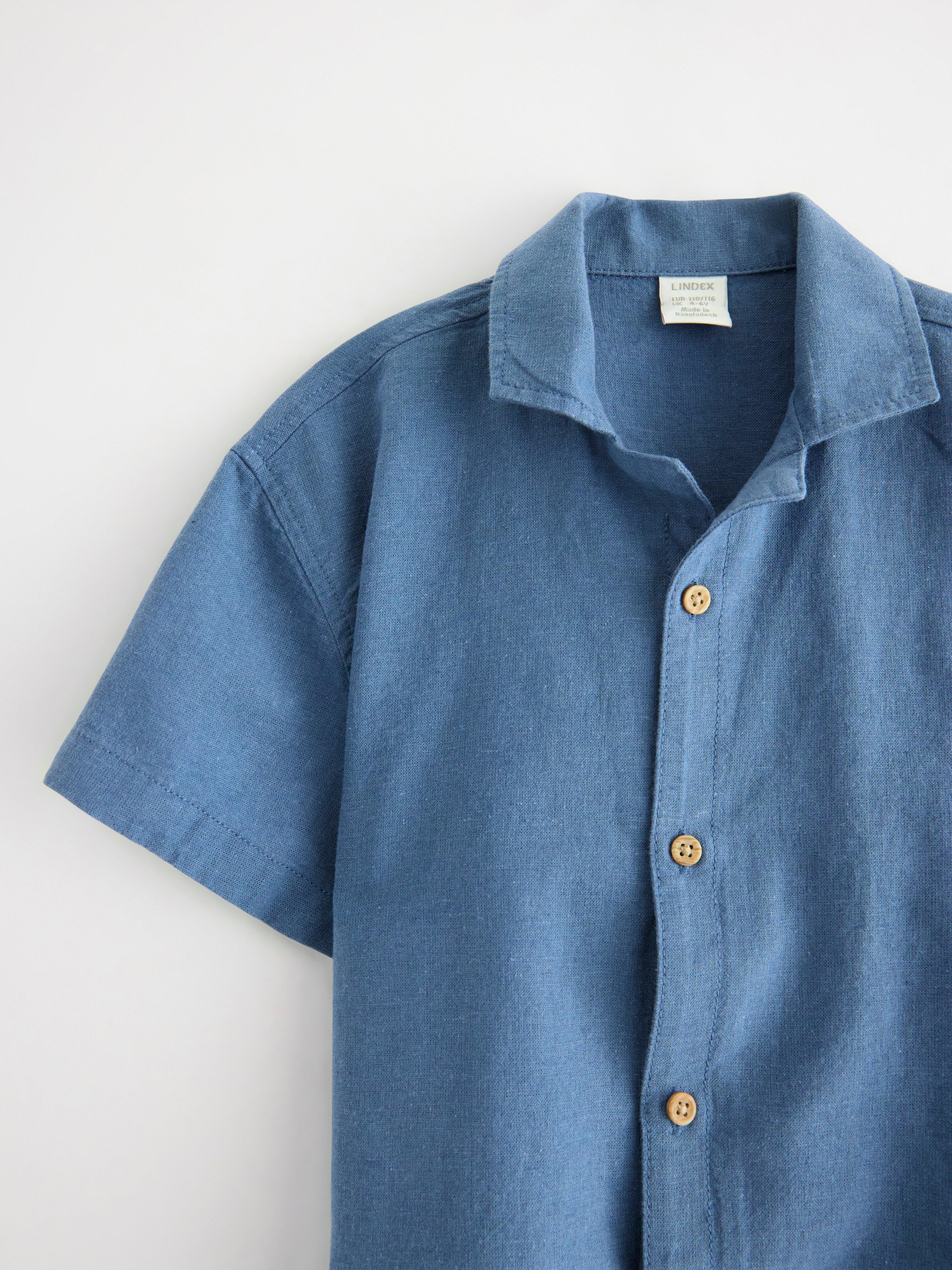 Camisa de manga curta em mistura de linho azul acinzentado
