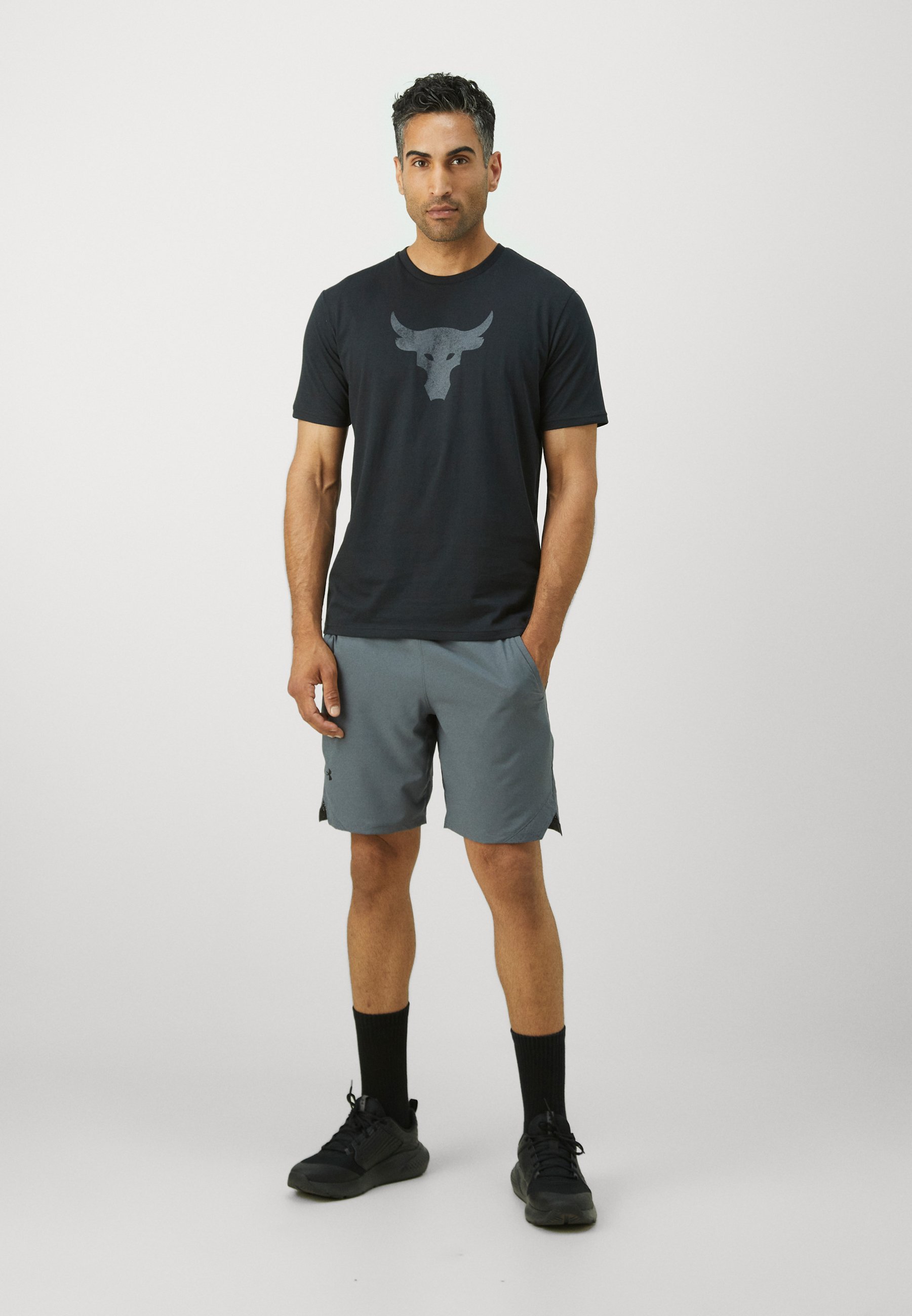 Under Armour BRAHMA BULL - Koszulka z nadrukiem - czarny/castlerock