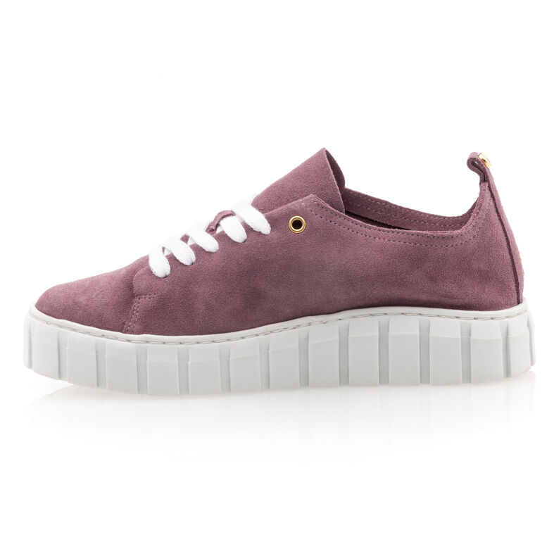 Zapatillas deportivas para mujer en color violeta.