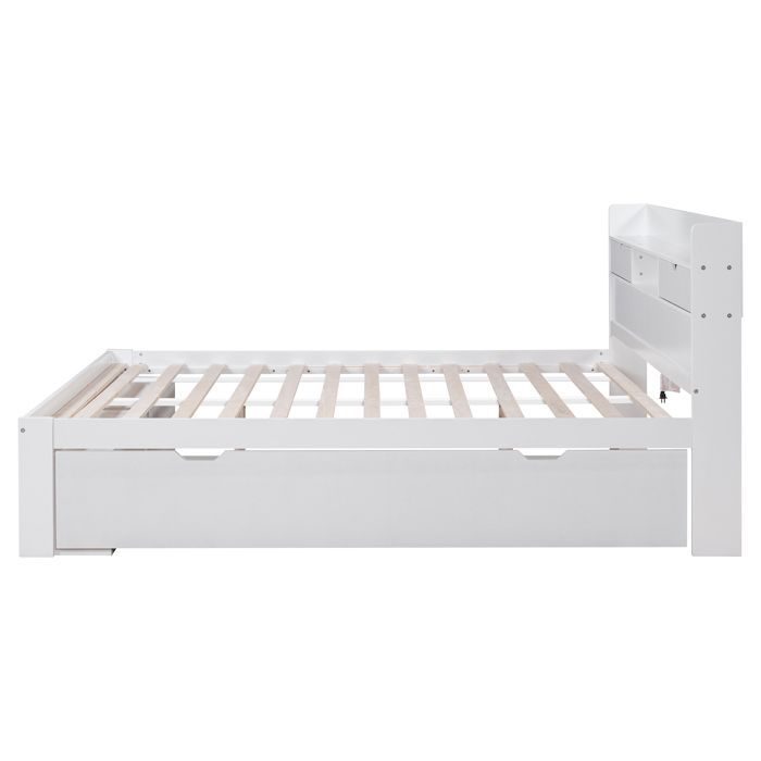 Multifunctioneel grenenhouten bed voor volwassenen (180x200 cm) met USB- en Type-C-poorten, lades en opbergplanken.