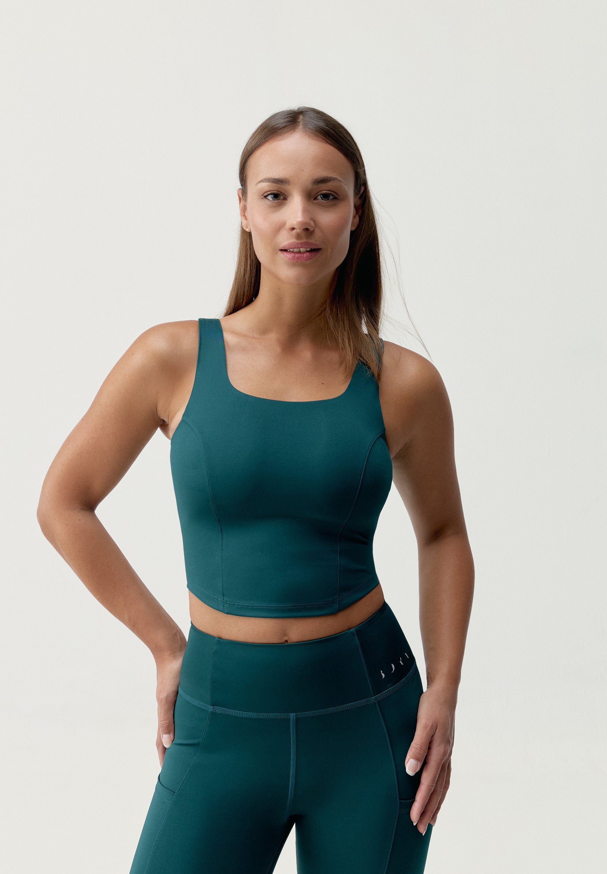 Born Living Yoga GODO - Medium support sports bra - verde oscuro