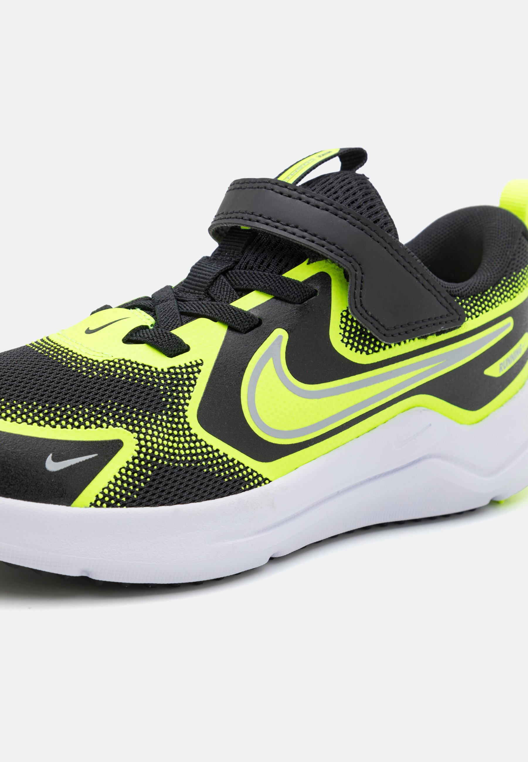 Nike Performance COSMIC RUNNER UNISEX - Běžecké boty na silnici - black/wolf grey/volt