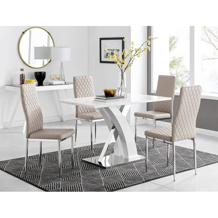 Essgruppe aus weißem Hochglanz-Esstisch mit 4 luxuriösen Esszimmerstühlen aus Kunstleder