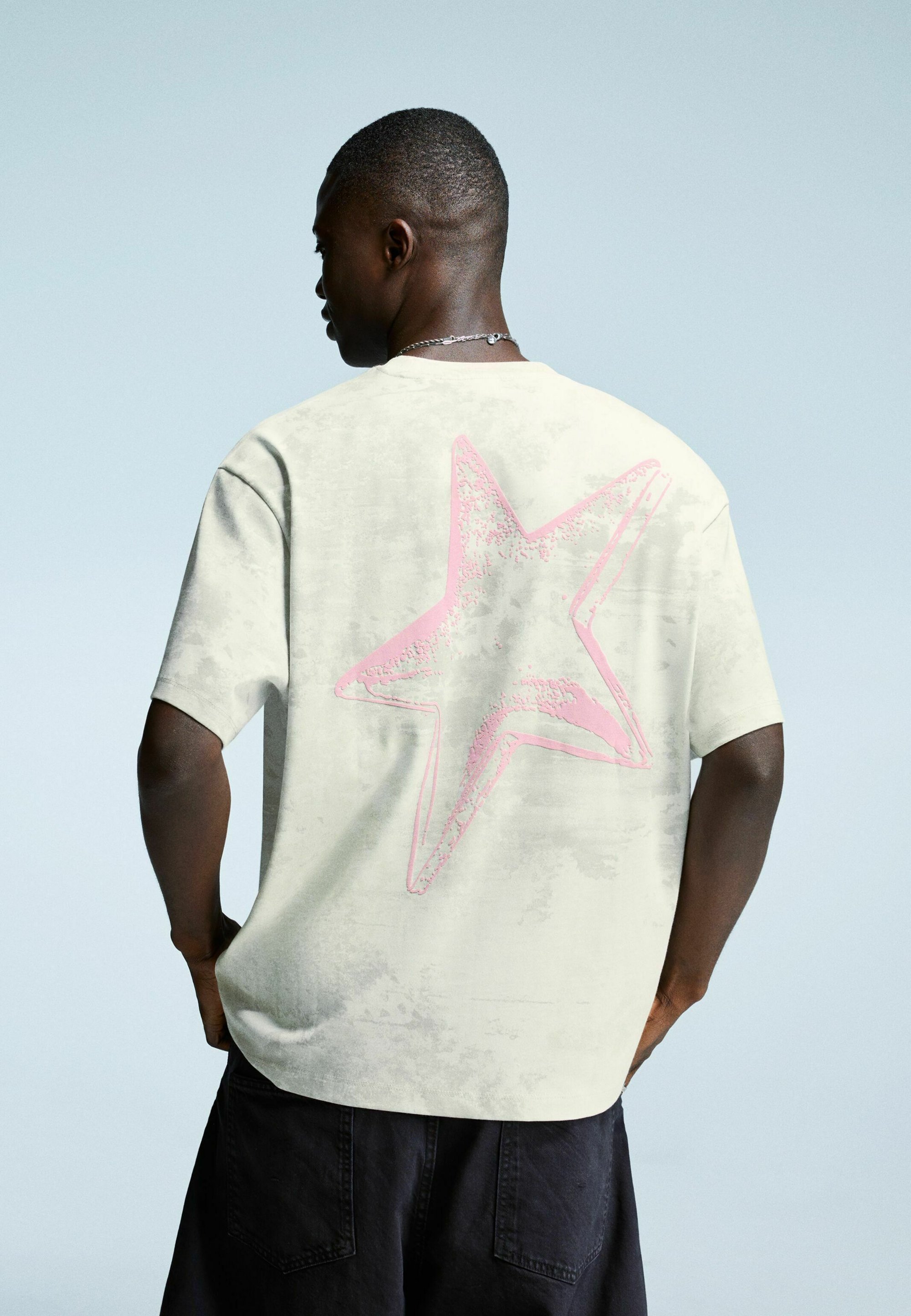 Camiseta Bershka de manga curta - estampada - cor camelo