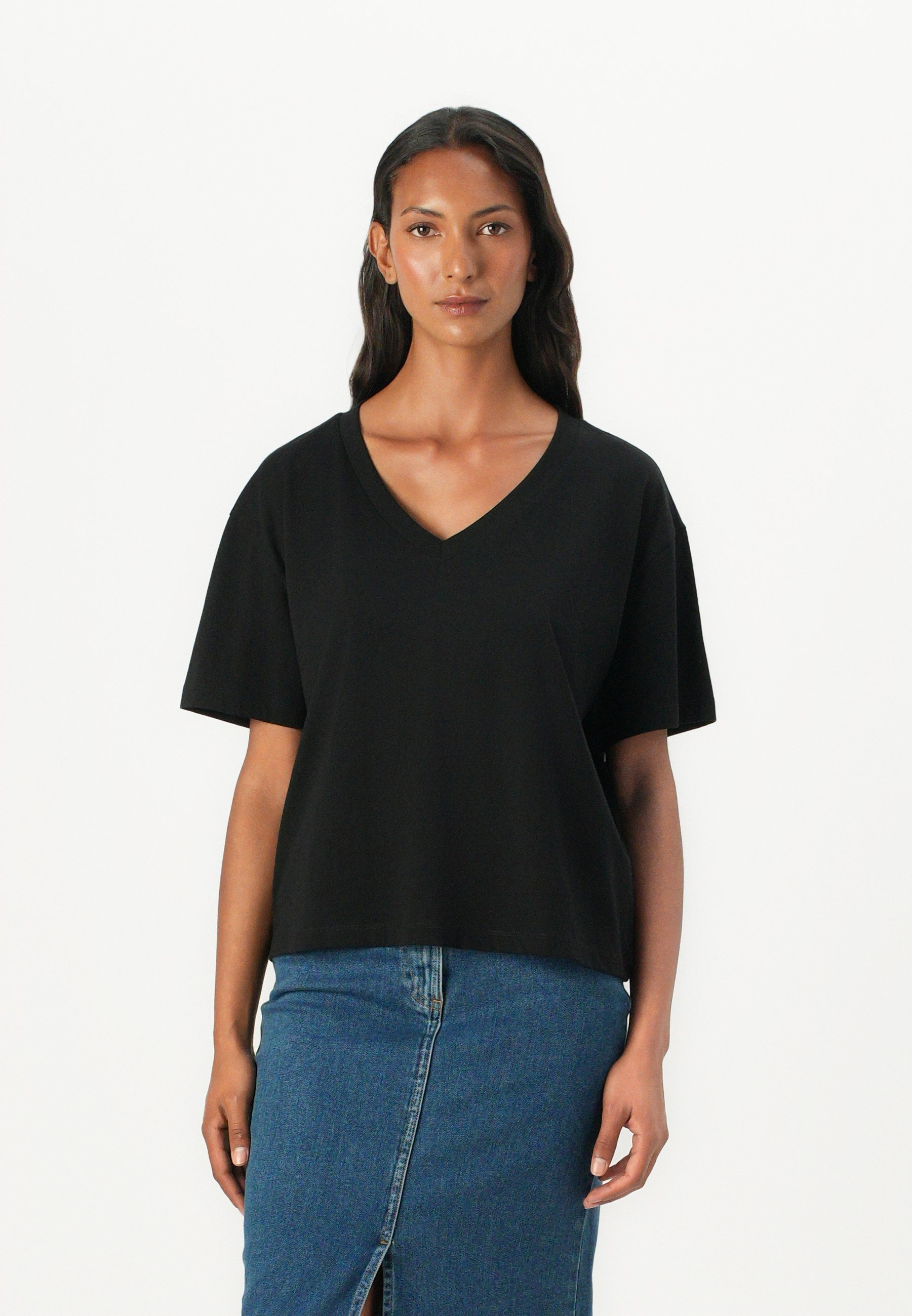 TOM TAILOR DENIM BOXY V NECK - Koszulka basic - głęboka czerń