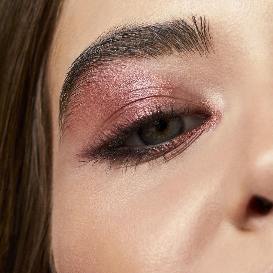 Paleta očných tieňov elf Cosmetics v praktických porciách – 3,5 g