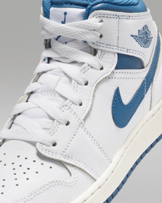 Air Jordan 1 Mid SE Older Kids' Shoes