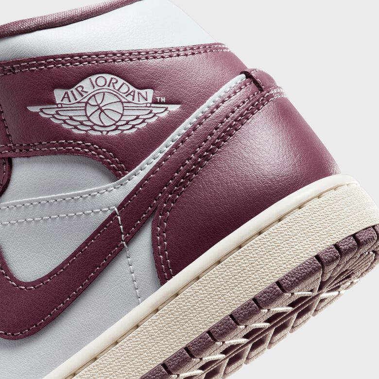WMNS Air Jordan 1 Mid