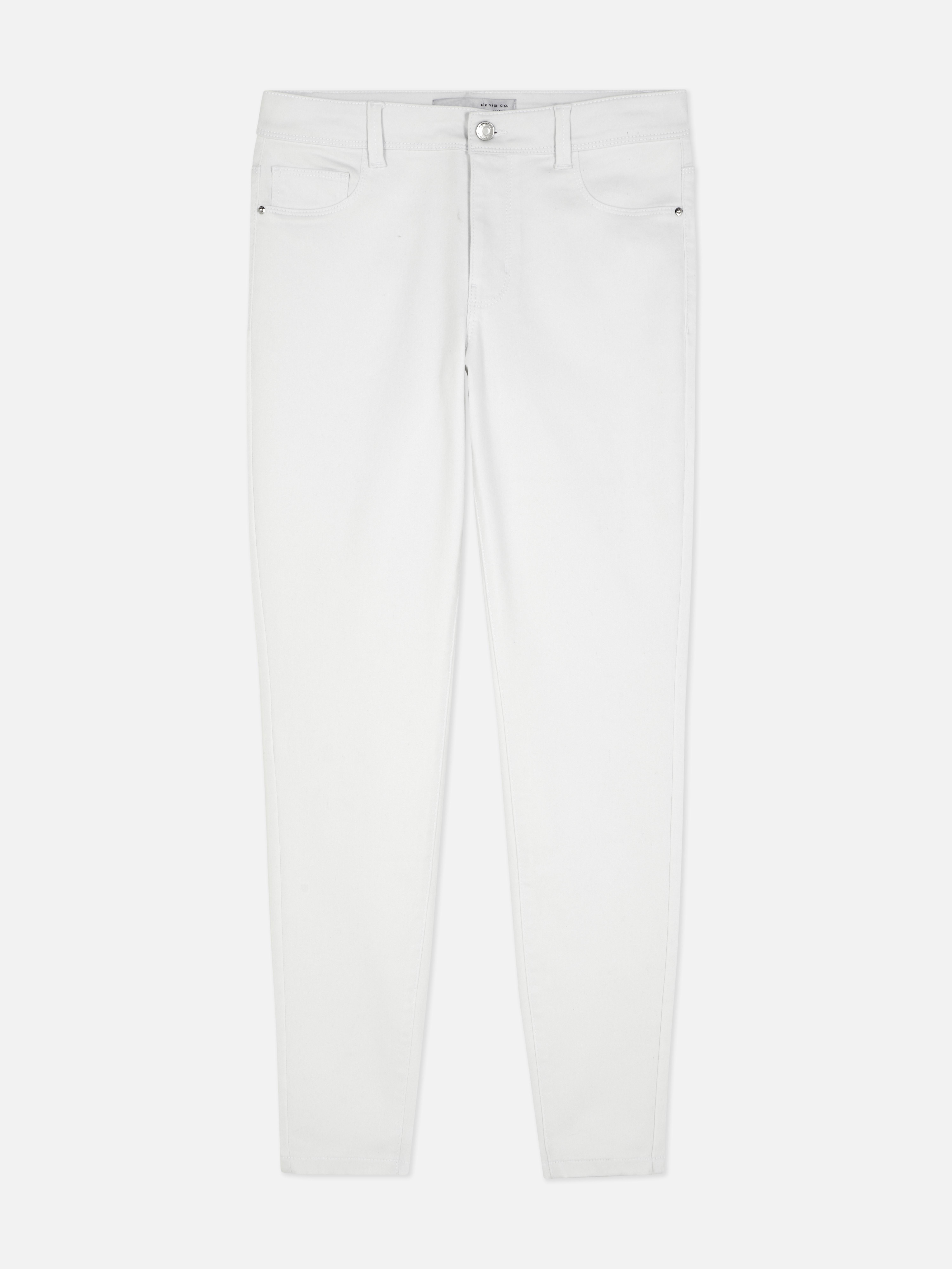 Blugi skinny simpli cu talie medie. Blugii sunt un must-have, iar noi adorăm acest stil mulat.