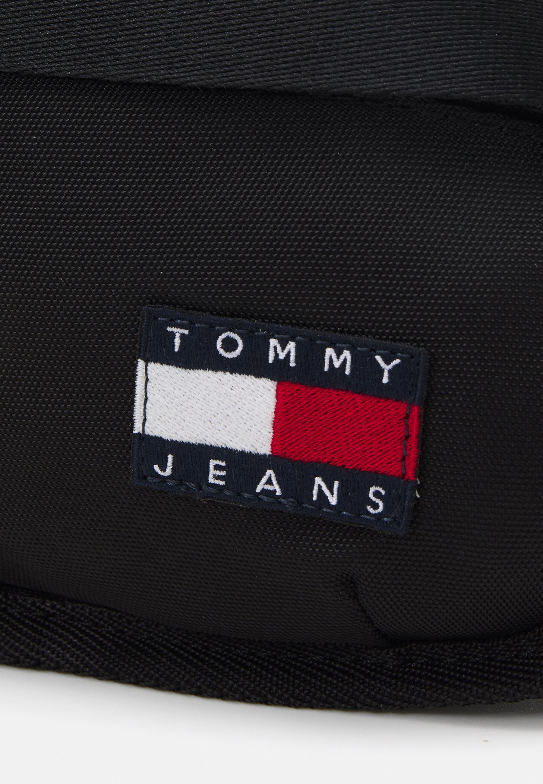 Tommy Hilfiger TJM ESSENTIAL DAILY - Torba čez okoli pasu - črna