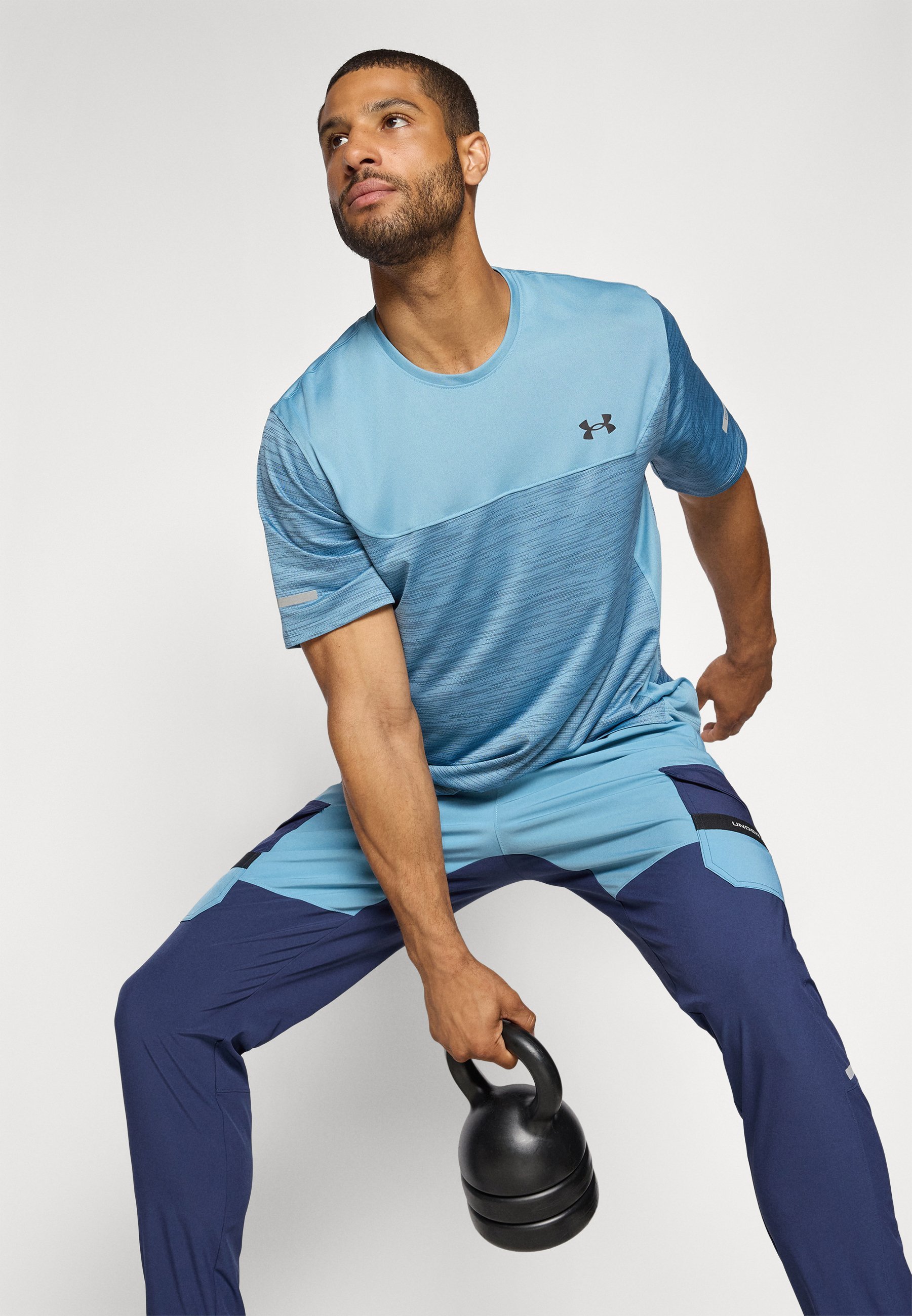 Under Armour UTILITY - Sport T-shirt - gewassen marineblauw/blauw rook/zwart
