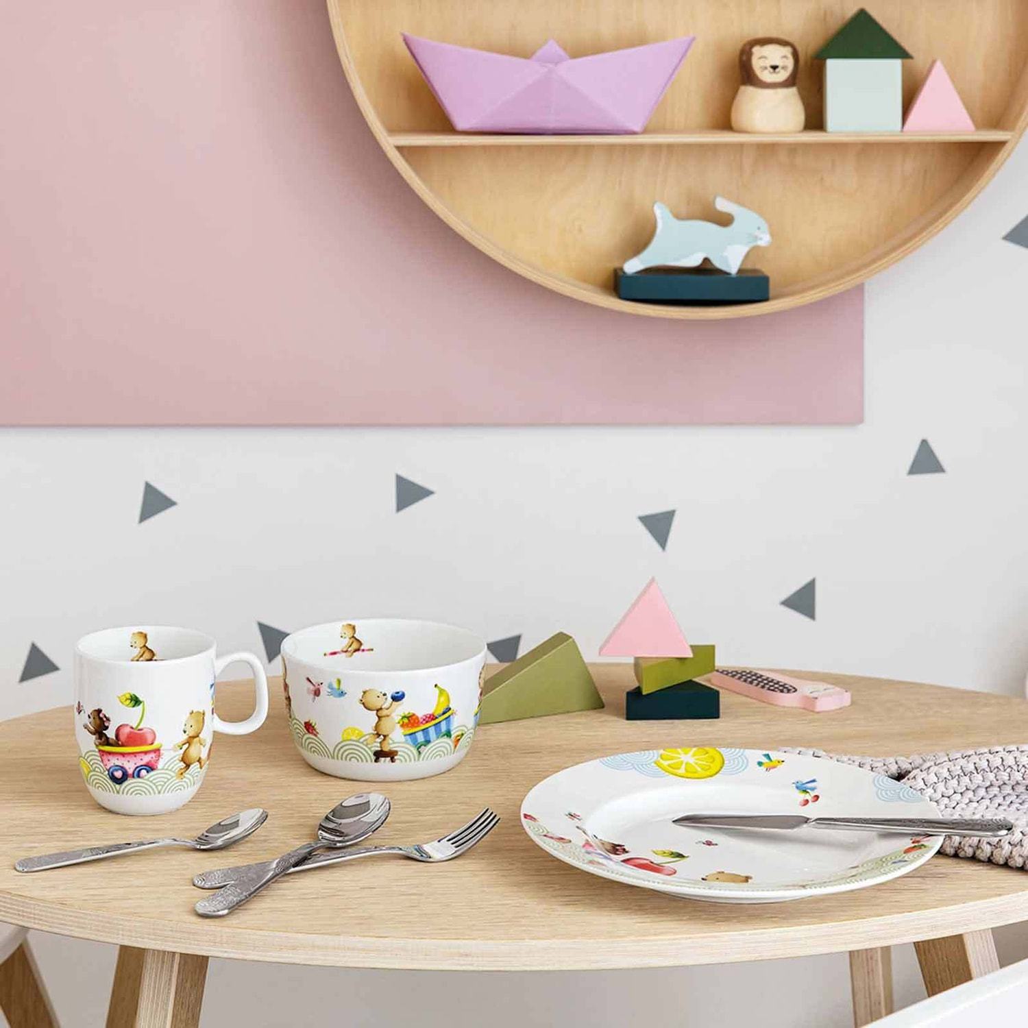 „Villeroy & Boch“ vaikiškų stalo įrankių rinkinys, 4 dalys, motyvas: „Alkanas kaip meška“ – 1 dalis