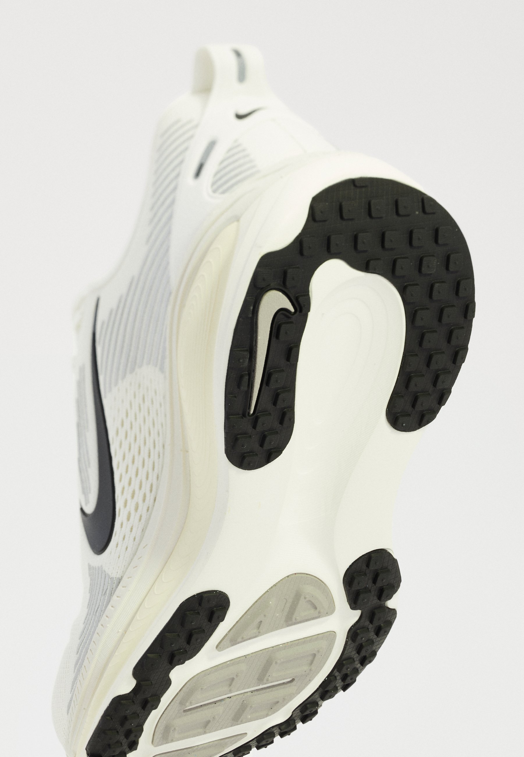 Nike Performance VOMERO 18 - Hardloopschoenen voor op de weg - Summit wit/zwart/kokosmelk
