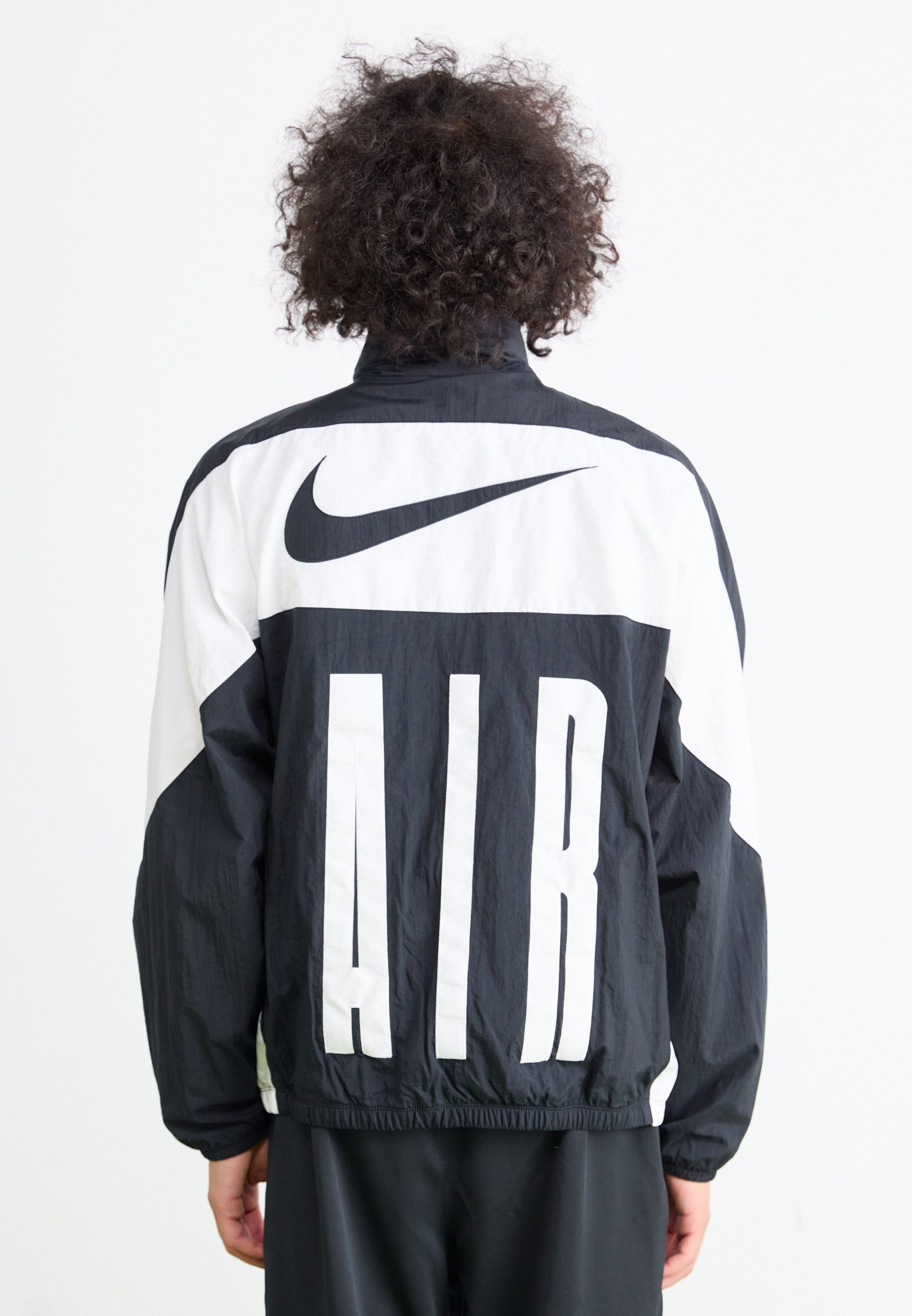 Giacca Nike Sportswear AIR TRACK - Giacca estiva - nero/bianco