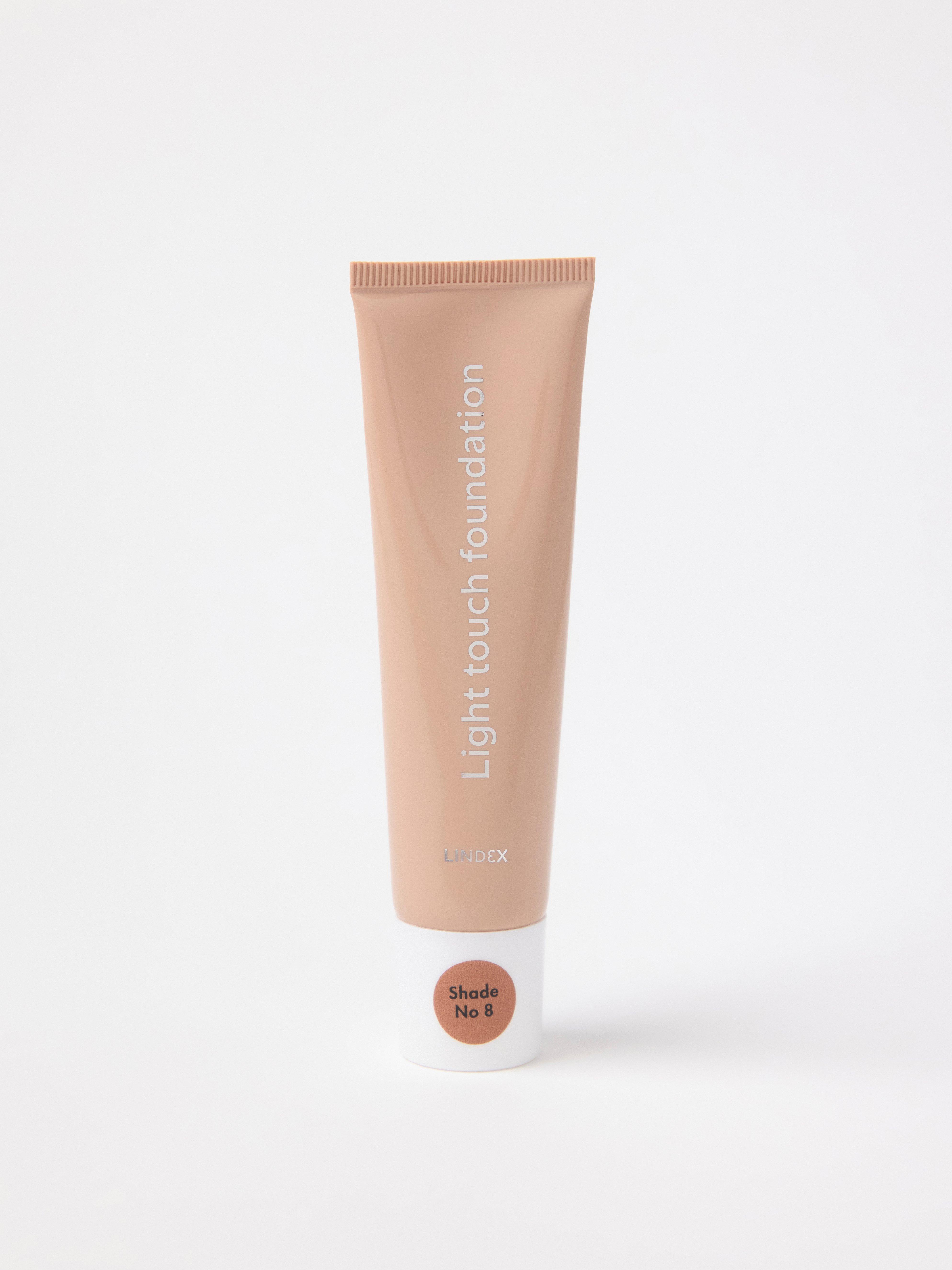Lindex Beauty Light touch foundation 8