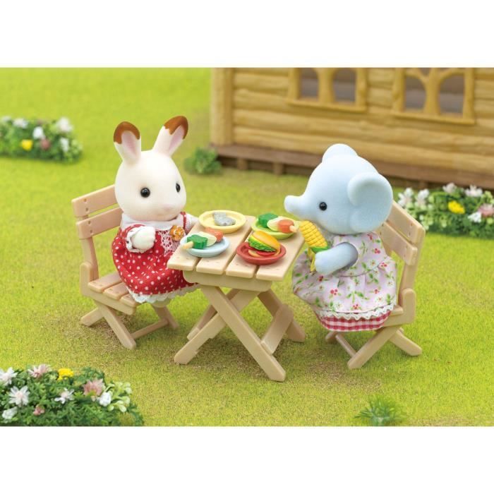 Miniature figurine - SYLVANIAN FAMILIES - The Elephant Girl and her picnic set