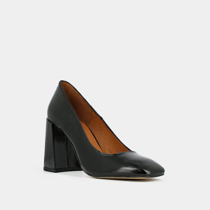 Escarpins à talons hauts et bouts carrés...  en vernis plissé noir