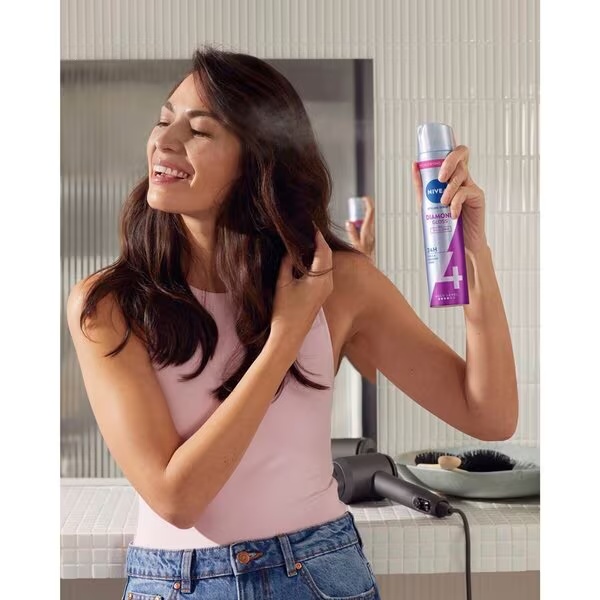 NIVEA Diamond Gloss Care Hold 4 лак за косу<br>250ml