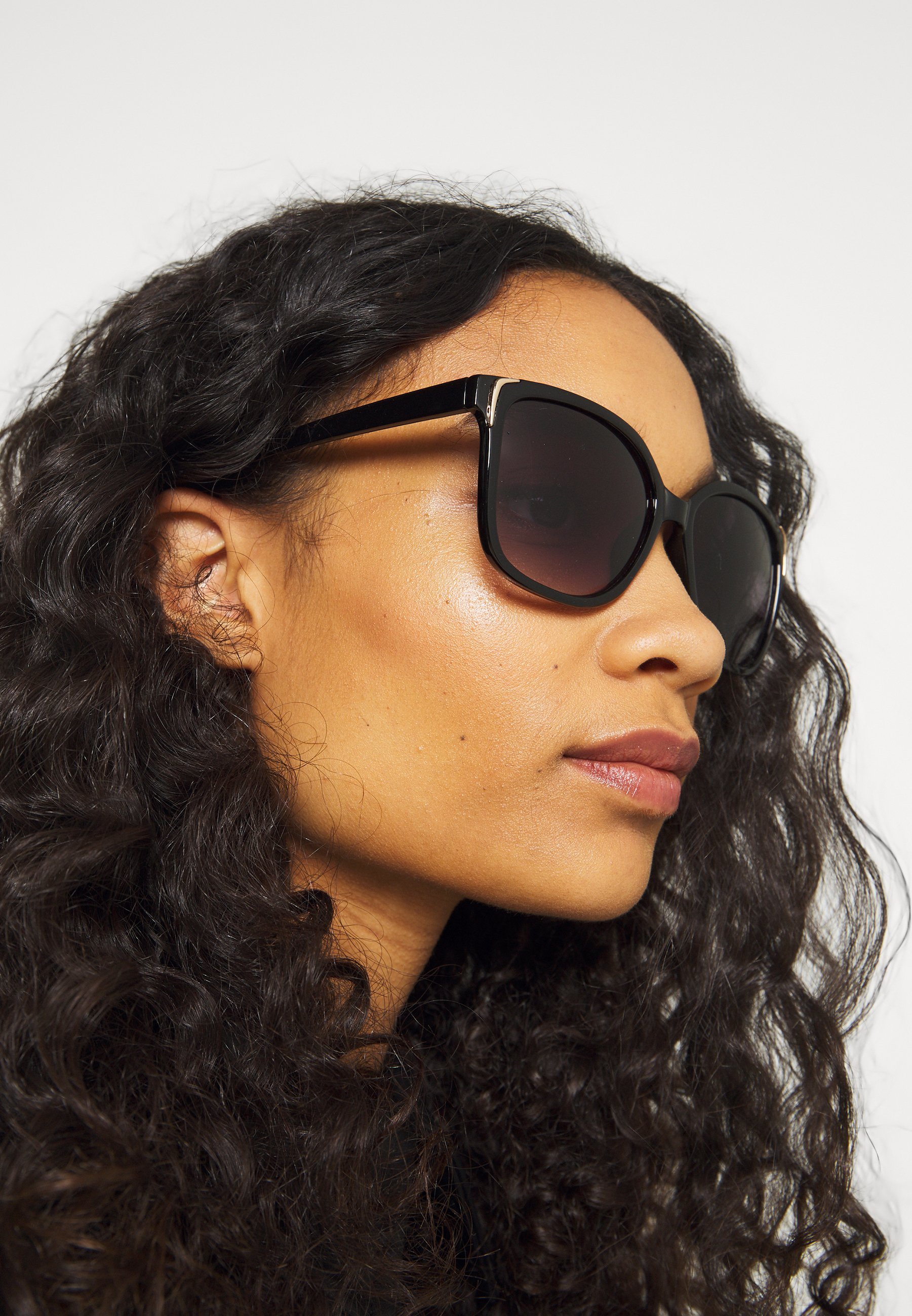 Anna Field saulesbrilles - melnas