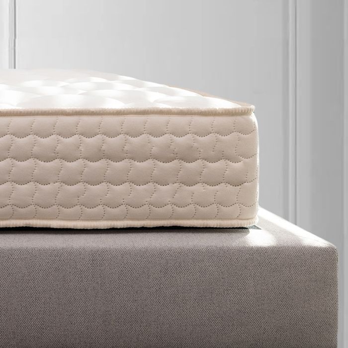 Colchón reversible DENIA de 180x200 cm, fabricado en espuma de alta densidad, zonas de descanso independientes, firme, lado verano/invierno, 20 cm de grosor.