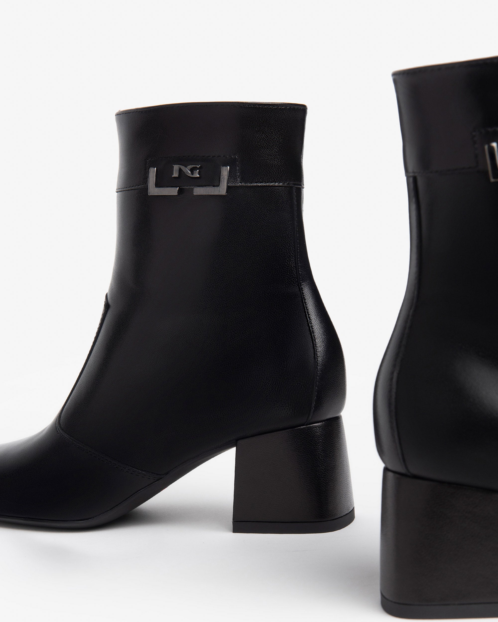  Damen-Ankle-Boots aus Leder