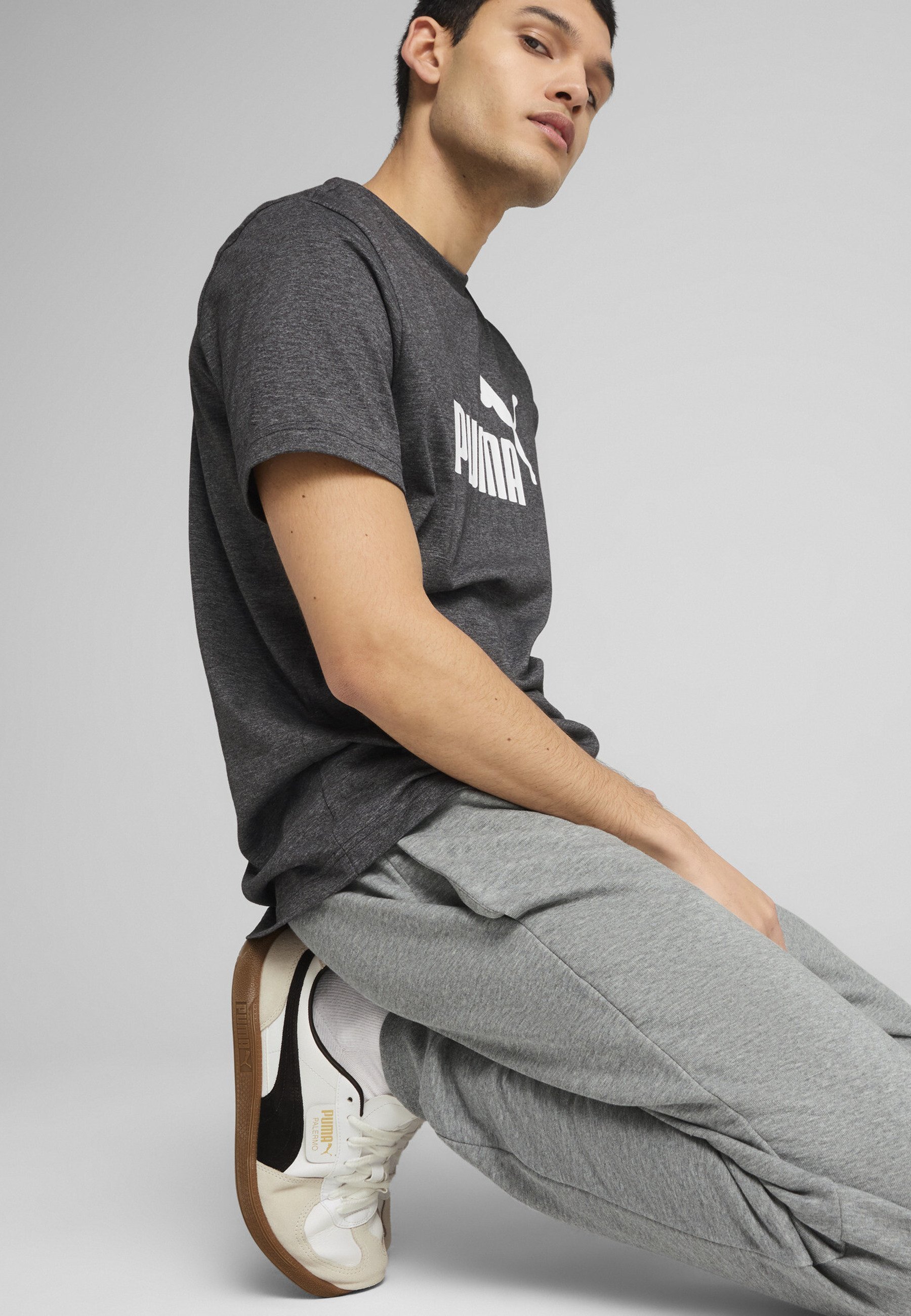 Pantalon de survêtement Puma LOGO - gris chiné moyen