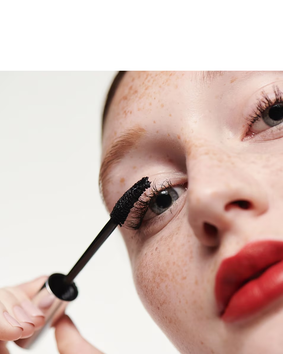 Rimel CLINIQUE High Impact™ Zero Gravity™ pentru volum și lungire - efect de lungă durată 24 de ore