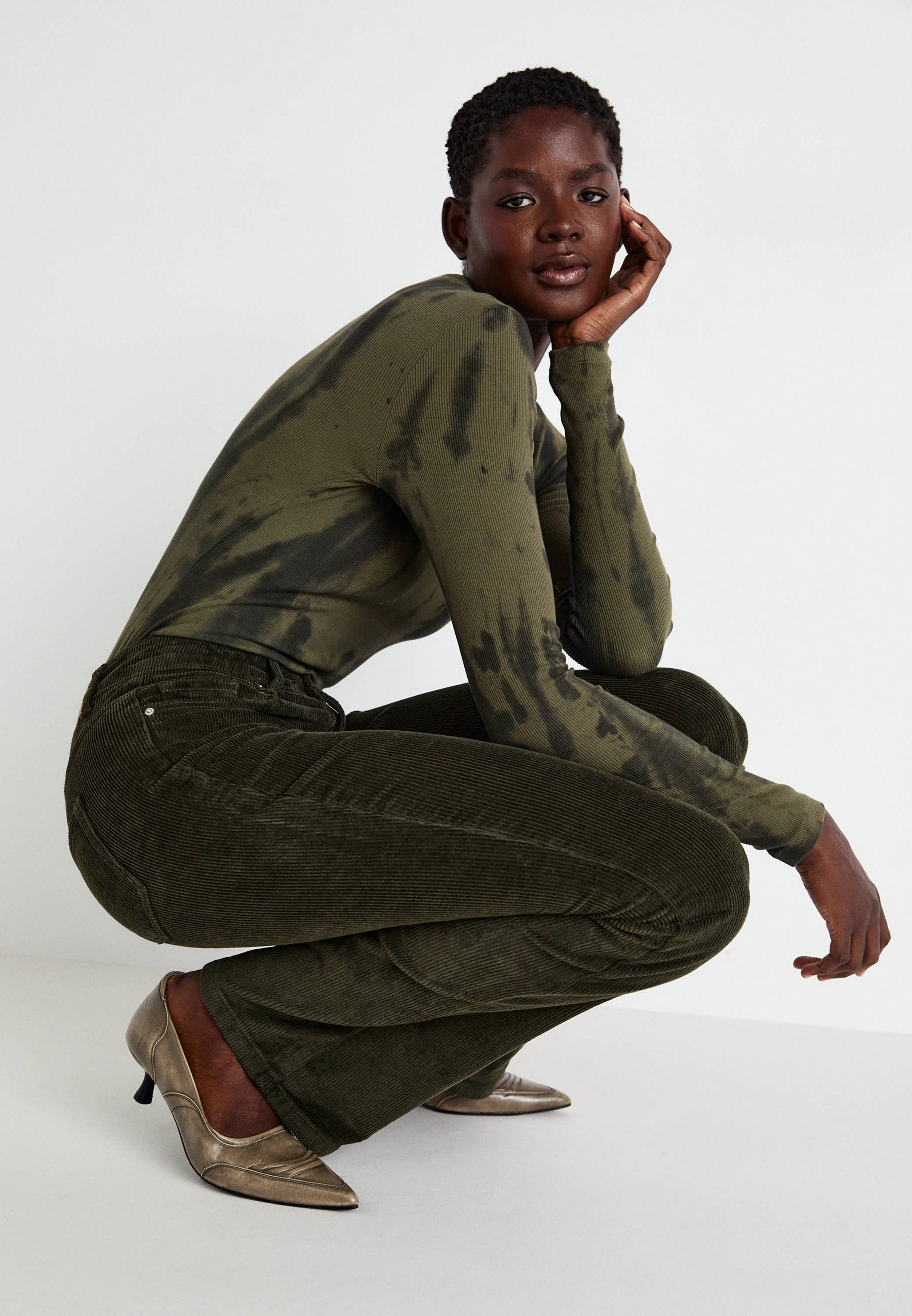 Vero Moda VMFLASH FLARED PANTS - Broek - bosnacht