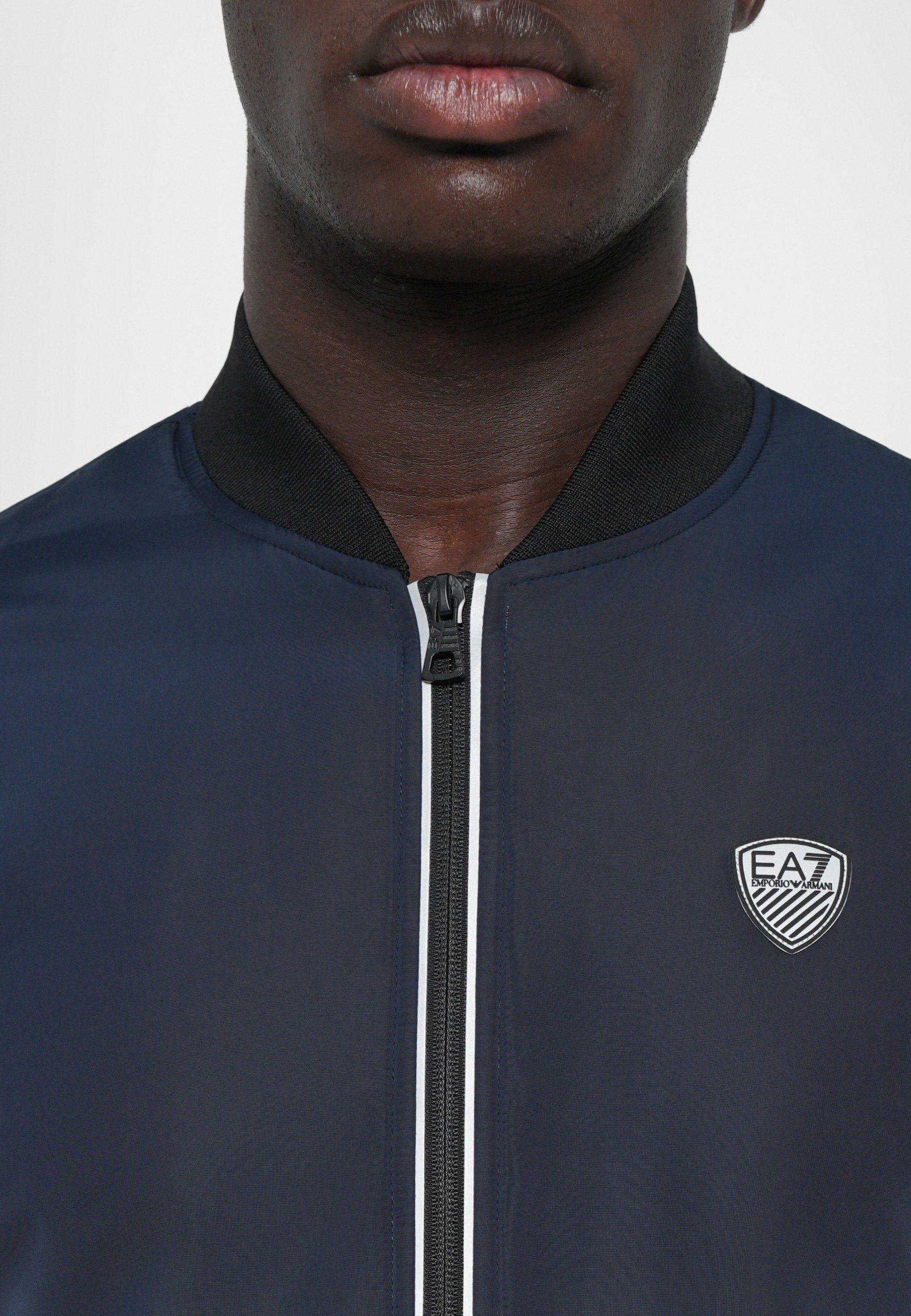 EA7 Emporio Armani TRAIN PREMIUM VESTE - Veste légère - bleue