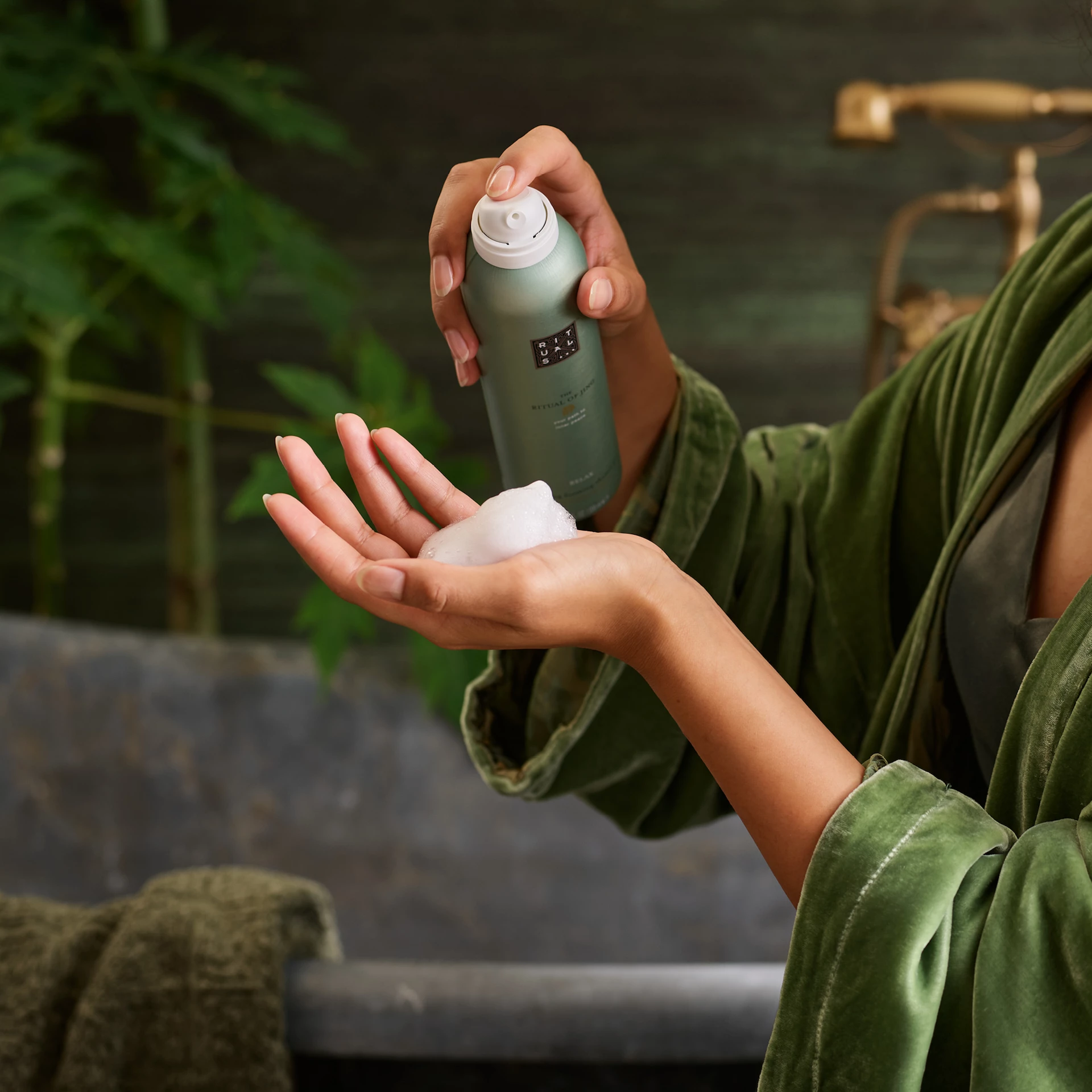 Gel de duș spumant The Ritual Of Jing Sleep 200 ml - Rituals