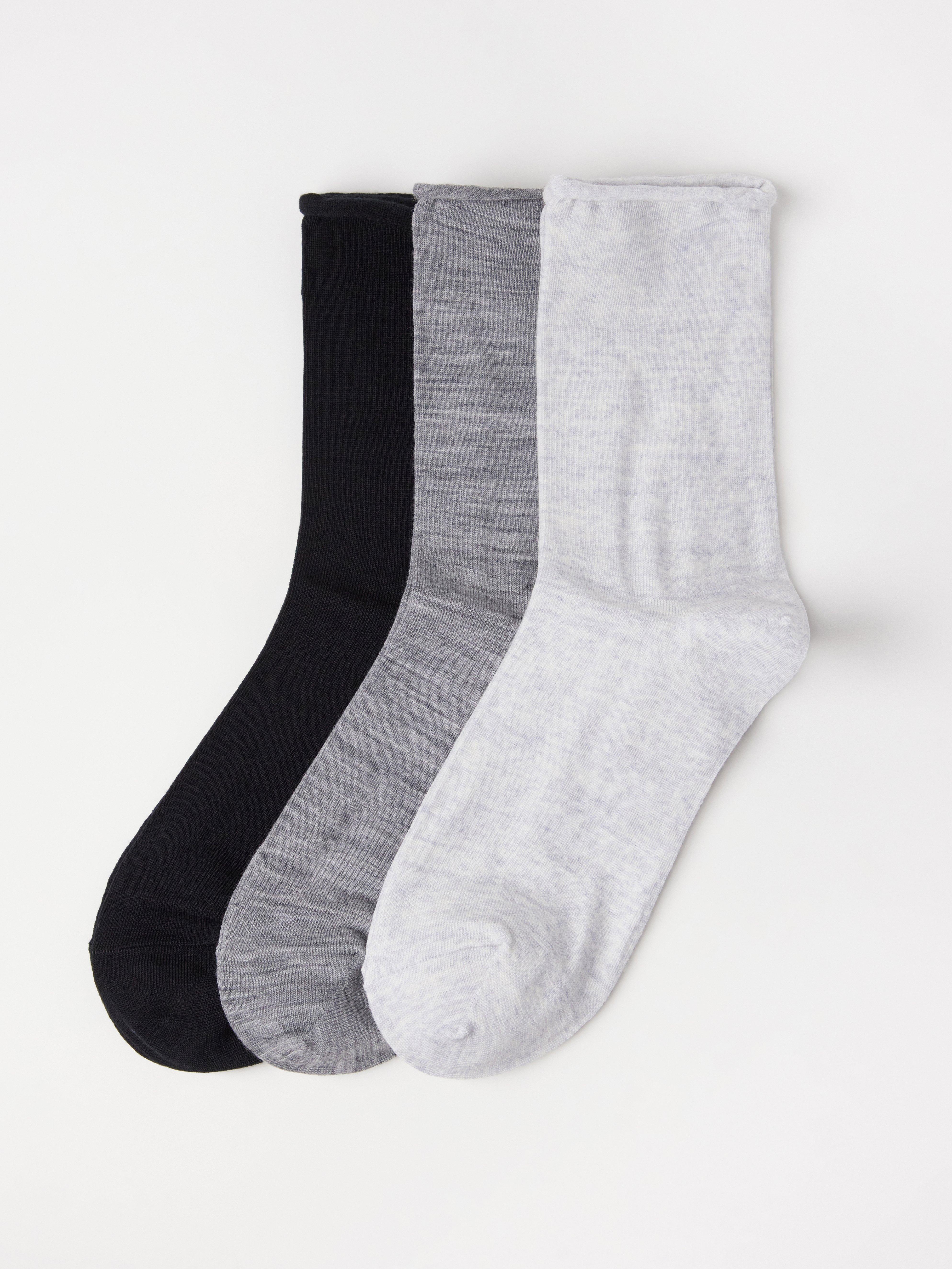 Pacote com 3 pares de meias pretas em mistura de lã merino.